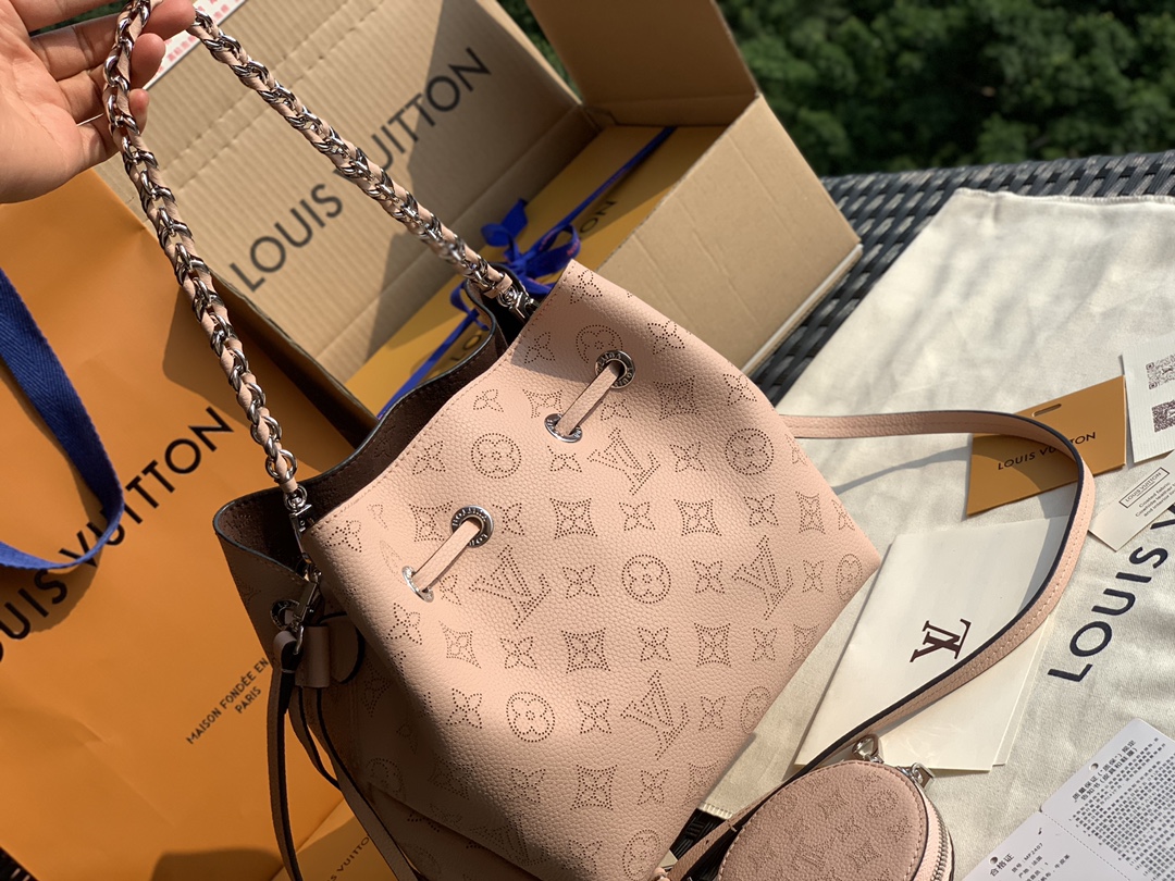 🌼 m57068尺寸19 x 22 x 14 cm木兰粉！这款是当前最新的主打，用“宝藏”二字来描述这款