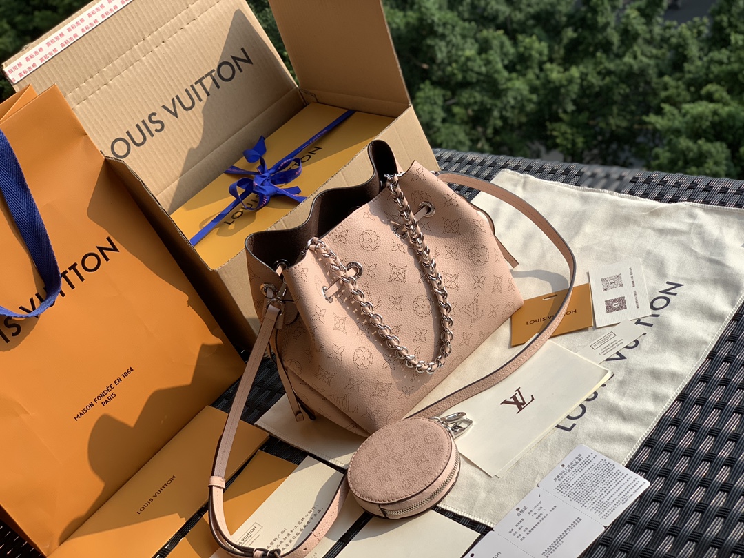 🌼 m57068尺寸19 x 22 x 14 cm木兰粉！这款是当前最新的主打，用“宝藏”二字来描述这款