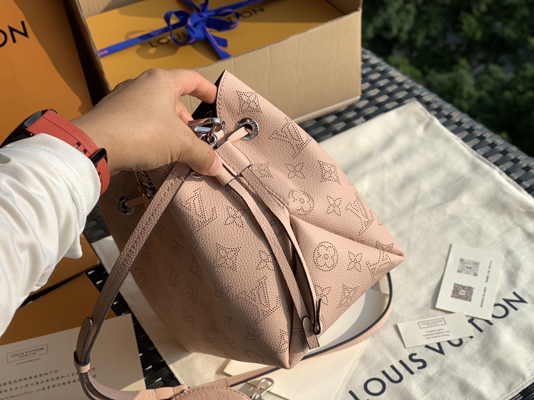 🌼 m57068尺寸19 x 22 x 14 cm木兰粉！这款是当前最新的主打，用“宝藏”二字来描述这款