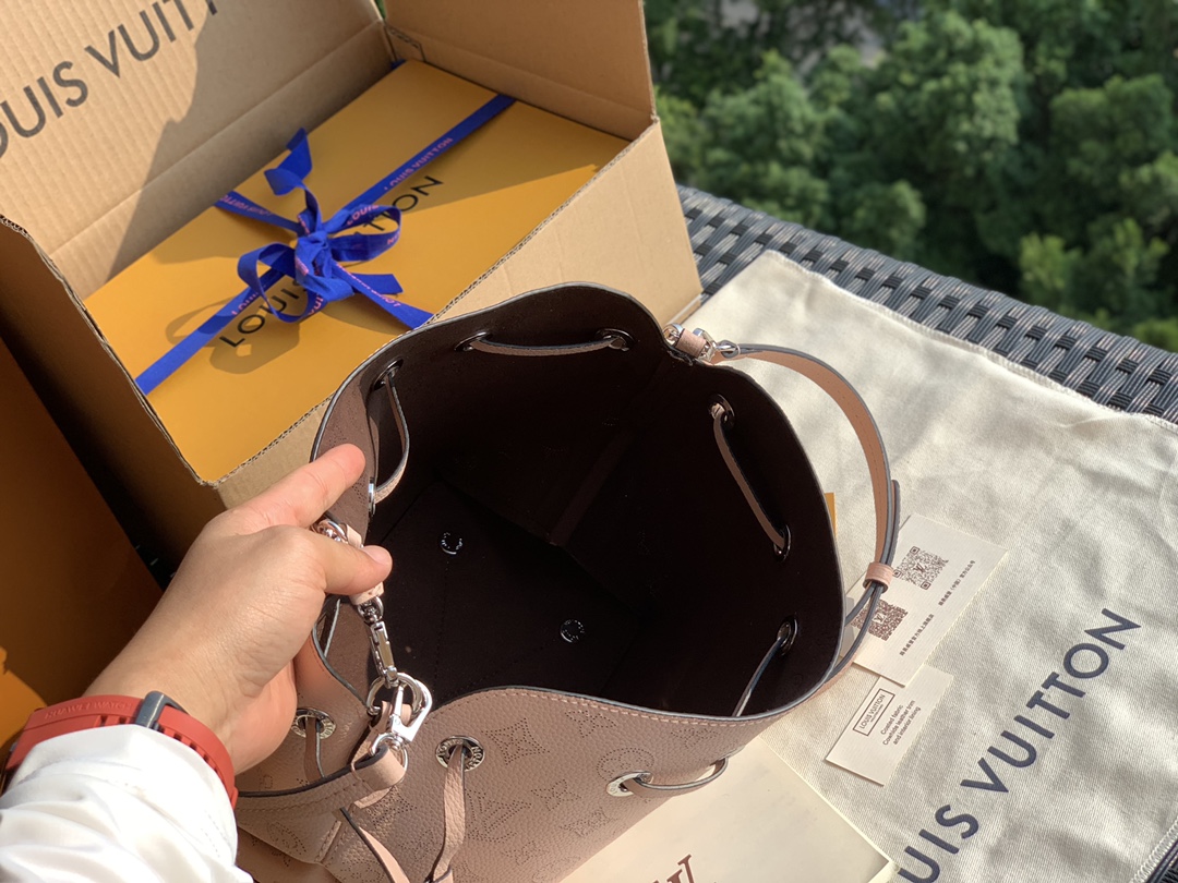 🌼 m57068尺寸19 x 22 x 14 cm木兰粉！这款是当前最新的主打，用“宝藏”二字来描述这款