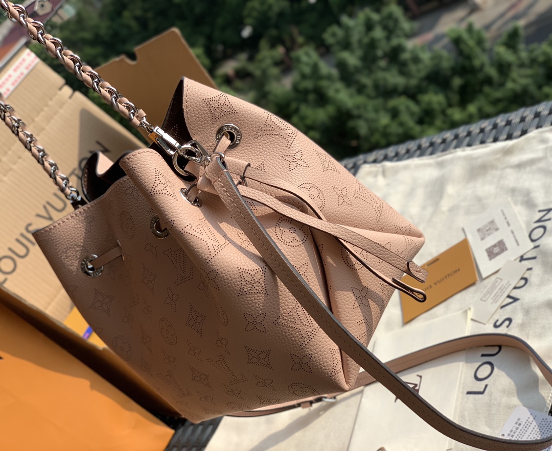 🌼 m57068尺寸19 x 22 x 14 cm木兰粉！这款是当前最新的主打，用“宝藏”二字来描述这款