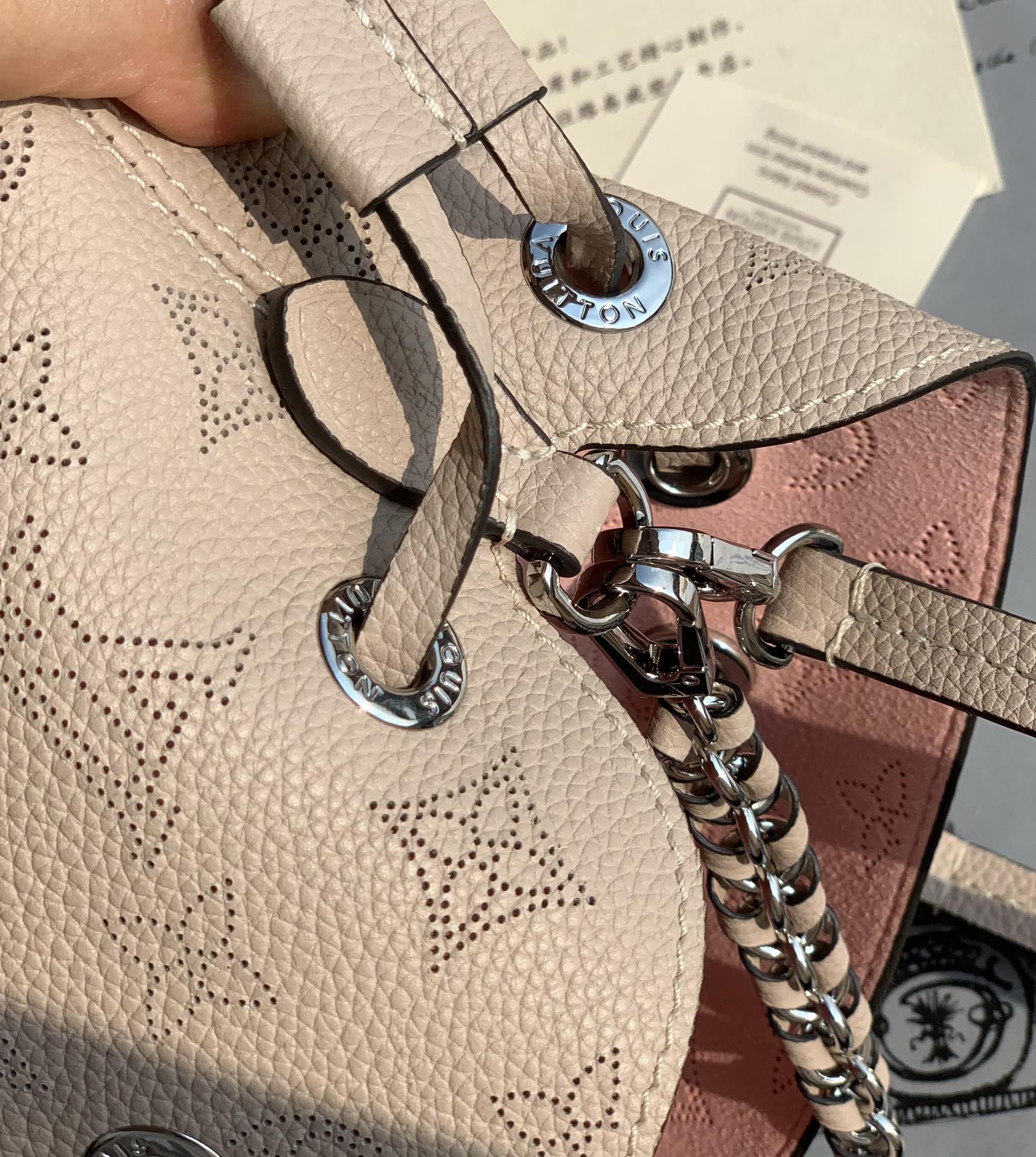 🌼 m57070尺寸19 x 22 x 14 cm灰紫色 “王炸”殿神级的颜值，对于拥有神仙颜值这款水桶