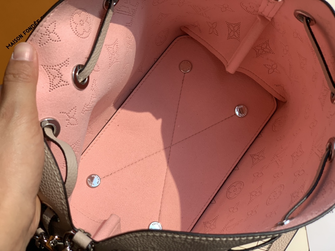 🌼 m57070尺寸19 x 22 x 14 cm灰紫色 “王炸”殿神级的颜值，对于拥有神仙颜值这款水桶