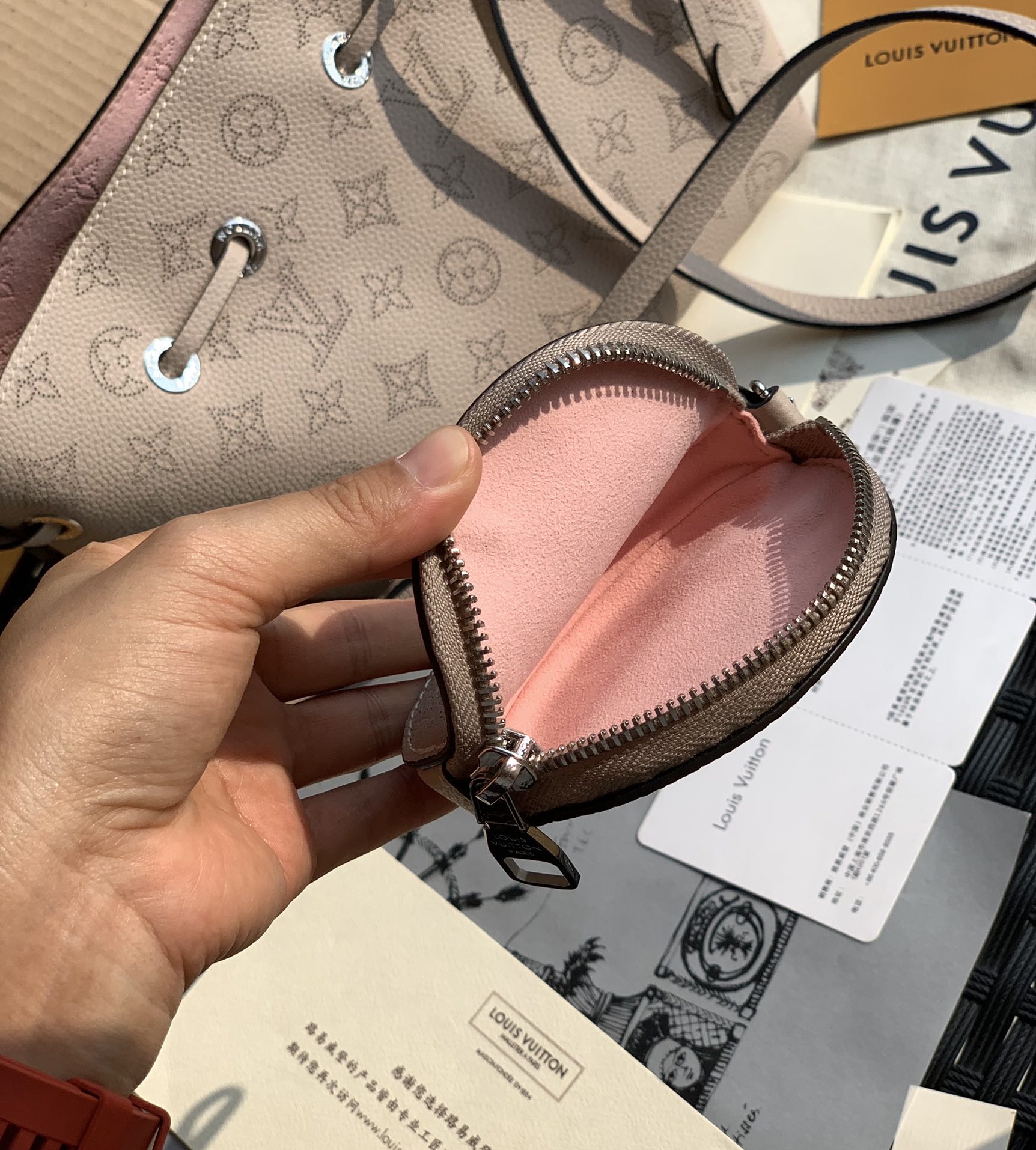 🌼 m57070尺寸19 x 22 x 14 cm灰紫色 “王炸”殿神级的颜值，对于拥有神仙颜值这款水桶