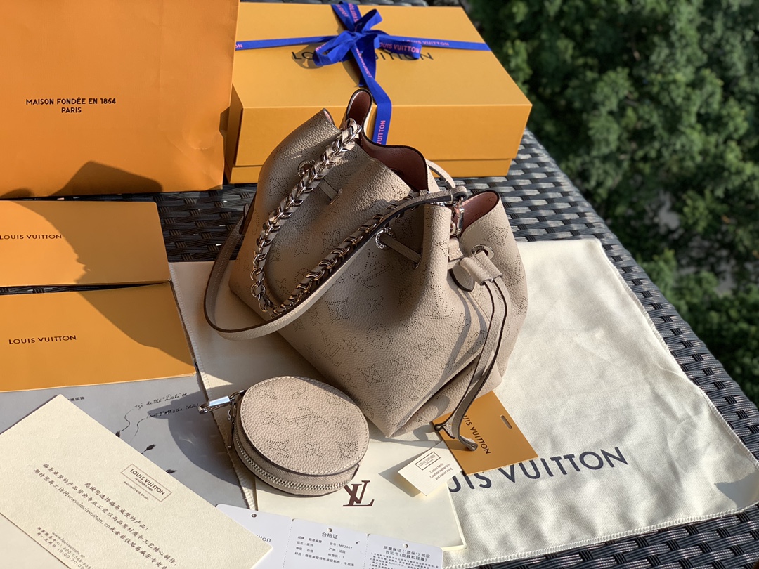 🌼 m57070尺寸19 x 22 x 14 cm灰紫色 “王炸”殿神级的颜值，对于拥有神仙颜值这款水桶