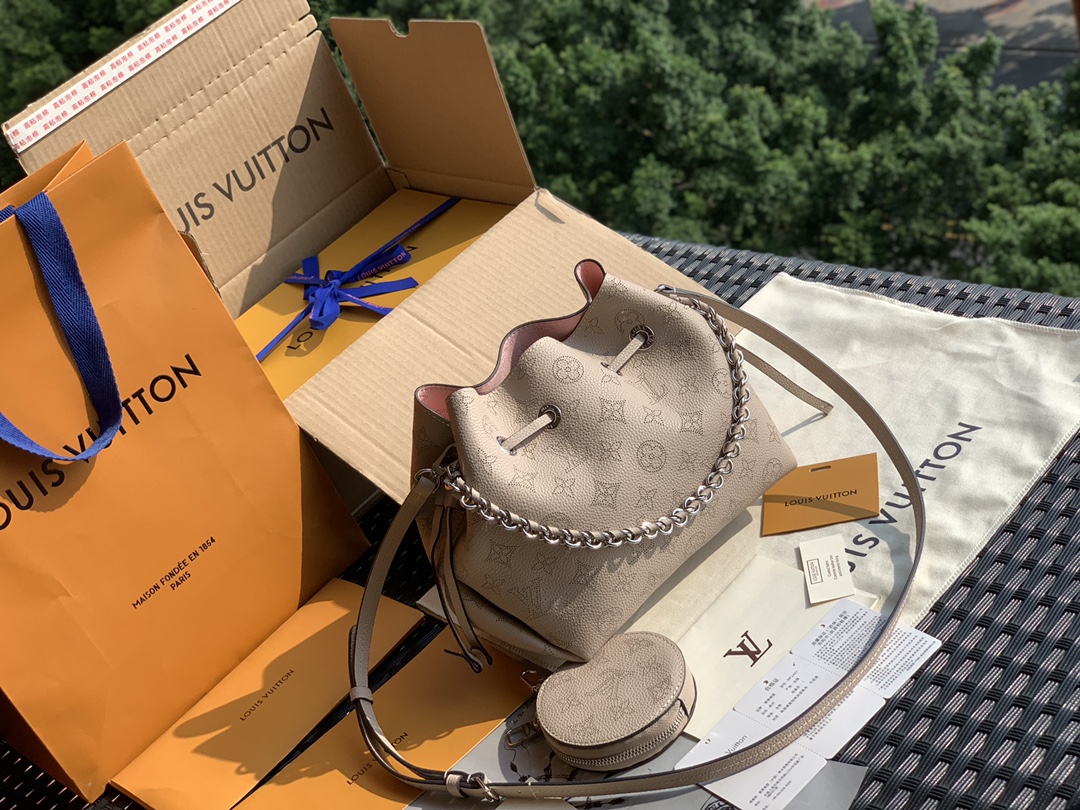 🌼 m57070尺寸19 x 22 x 14 cm灰紫色 “王炸”殿神级的颜值，对于拥有神仙颜值这款水桶