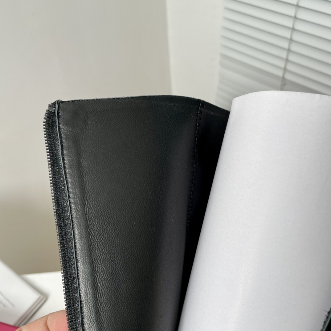 Salvatore Ferragamo Feragramu’s Design: Fire Burst Boots with Embroidered Heels - 图片 9