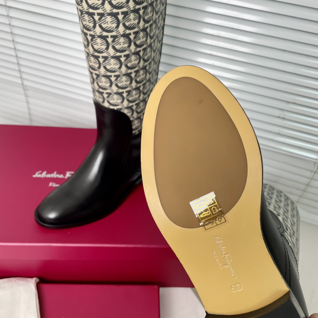 Salvatore Ferragamo Gancini Boots: Design, Materials, and Features - 图片 7