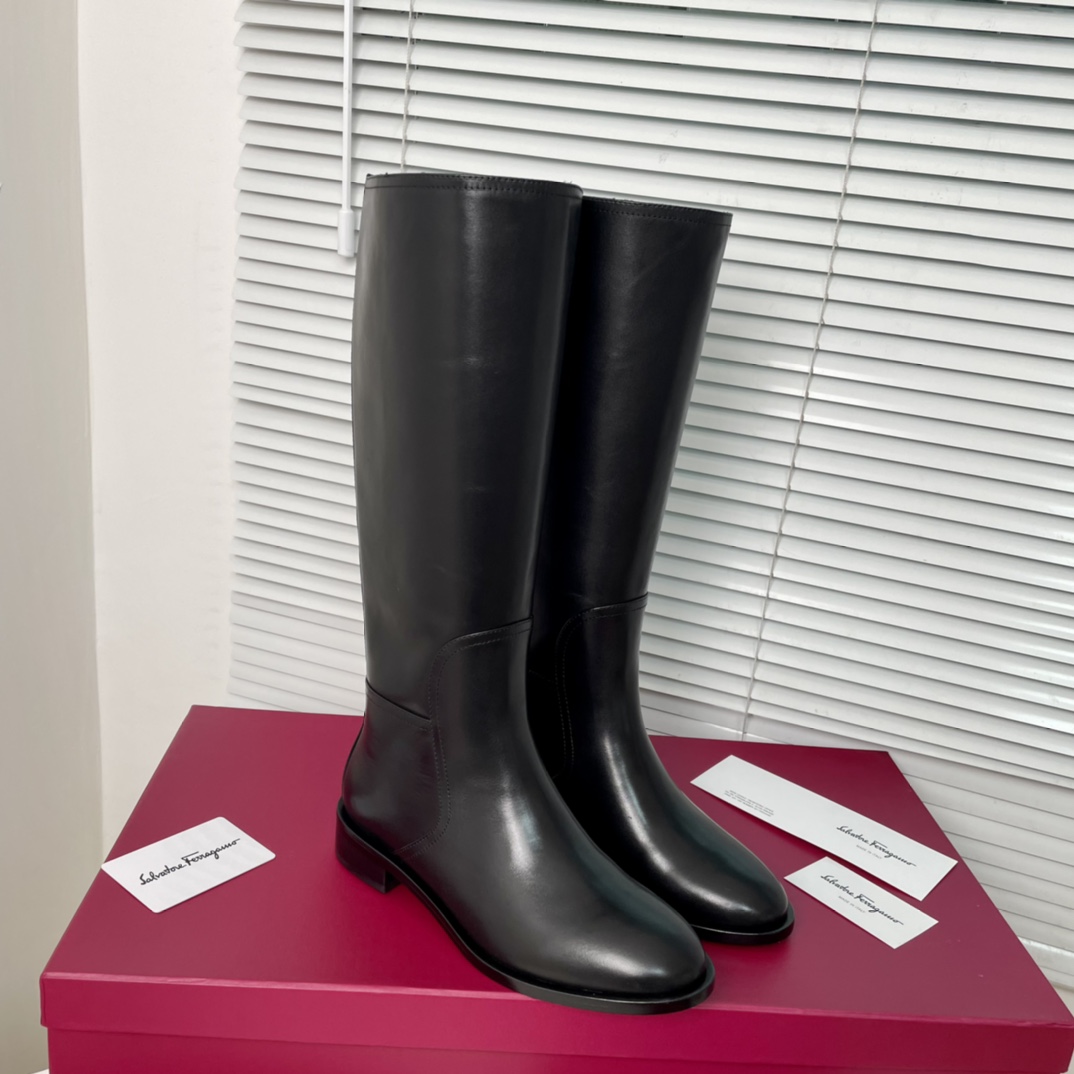 Salvatore Ferragamo Gancini Boots: Design, Materials, and Features - 图片 1