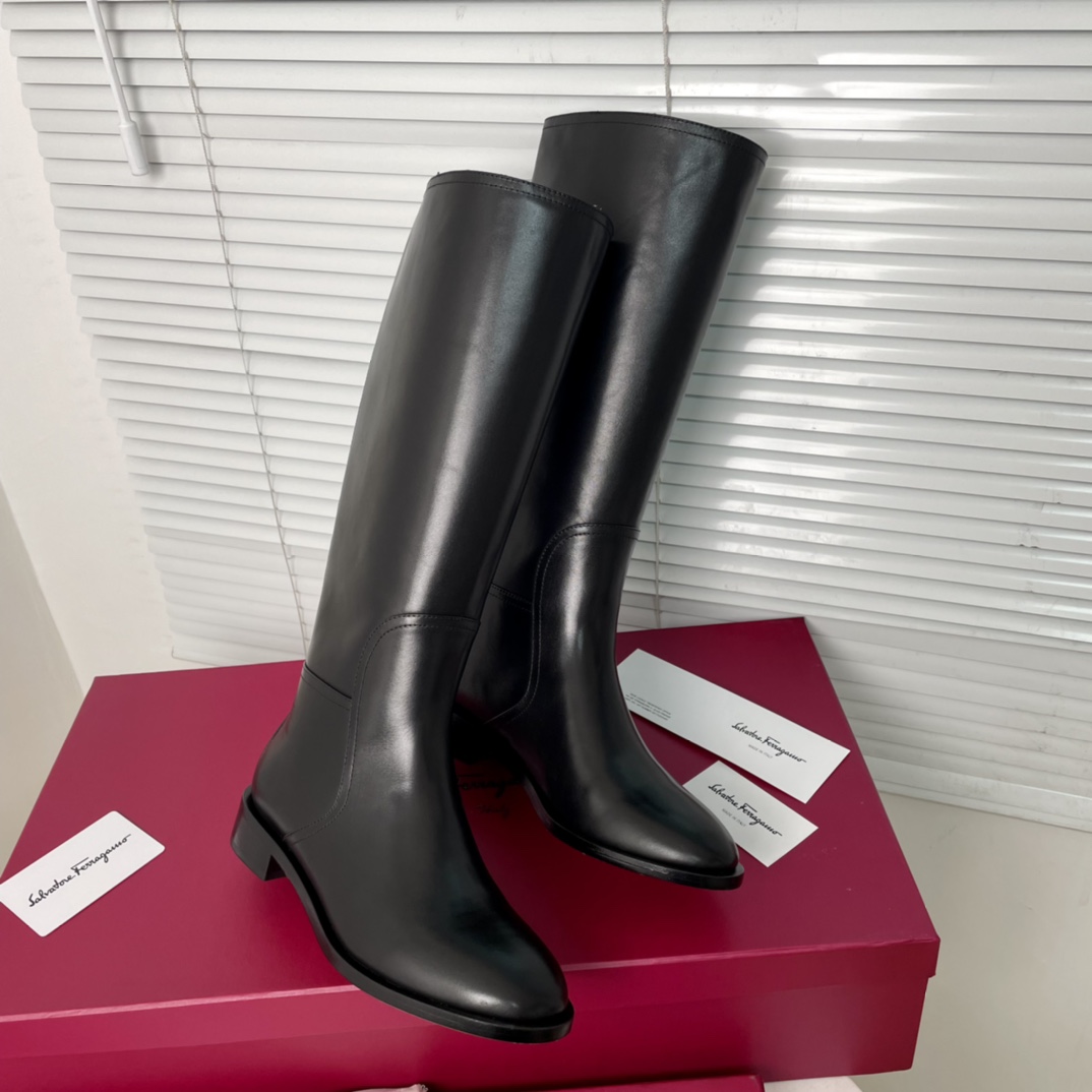 Salvatore Ferragamo Gancini Boots: Design, Materials, and Features - 图片 3