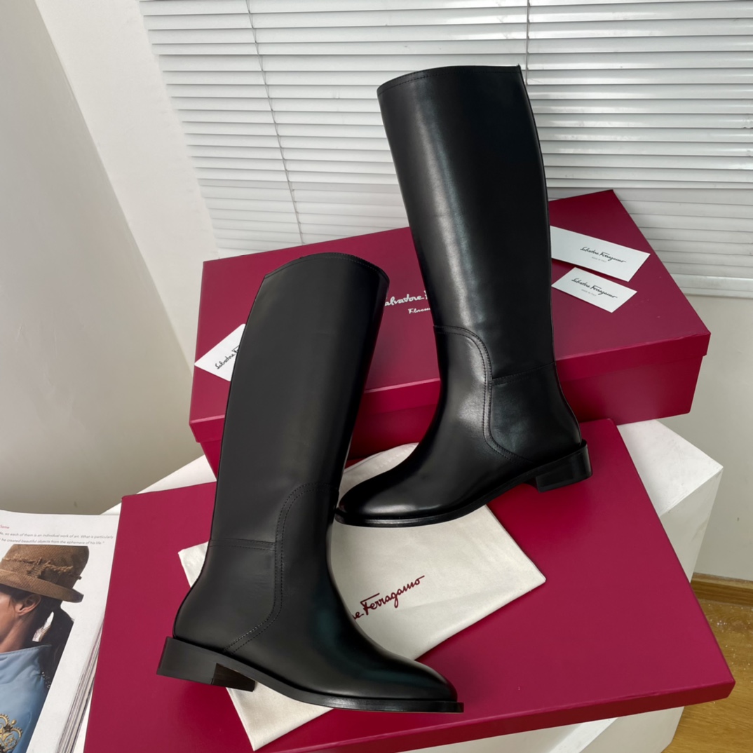 Salvatore Ferragamo Gancini Boots: Design, Materials, and Features - 图片 4