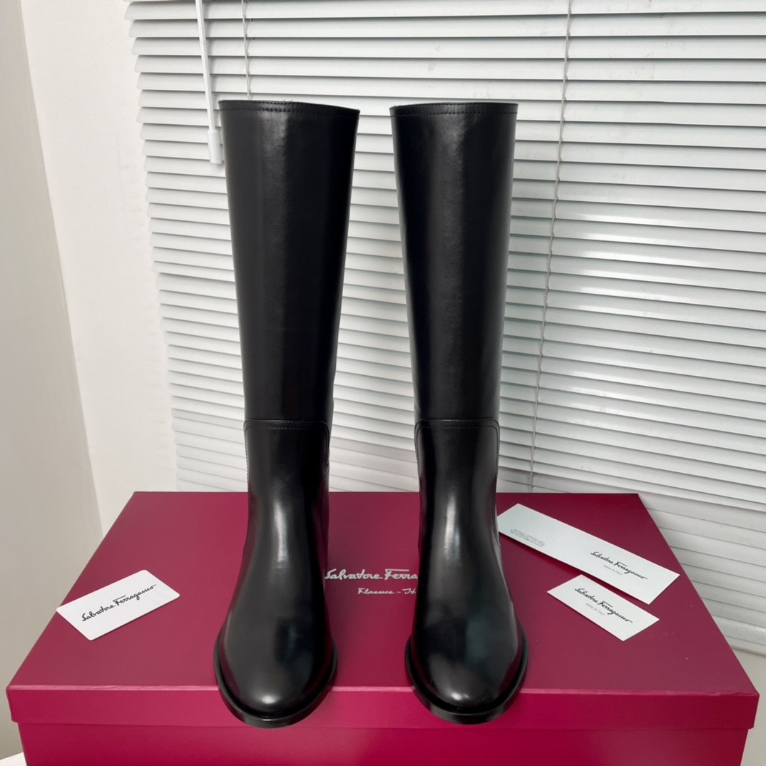 Salvatore Ferragamo Gancini Boots: Design, Materials, and Features - 图片 5