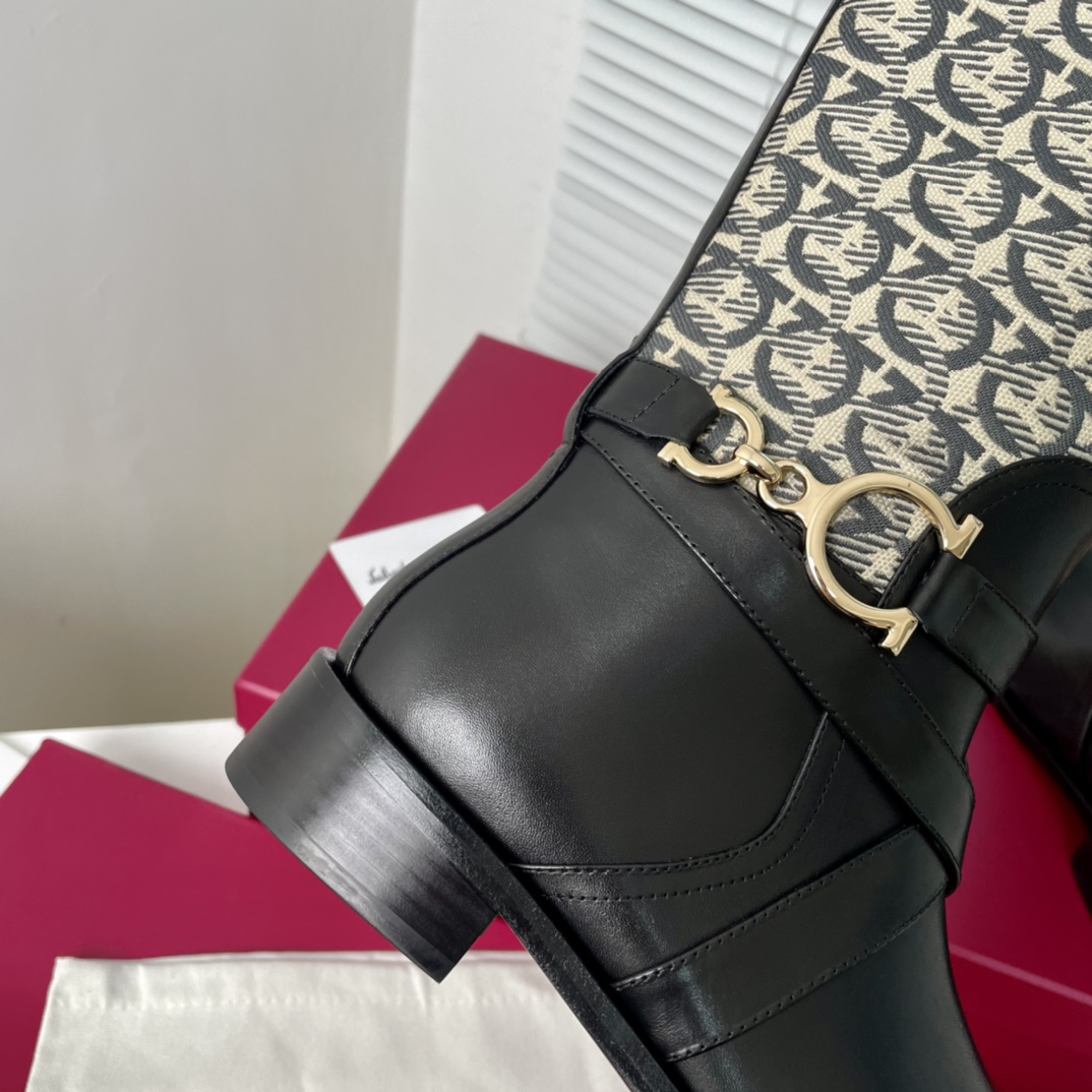 Salvatore Ferragamo Gancini Boots: Design, Materials, and Features - 图片 9