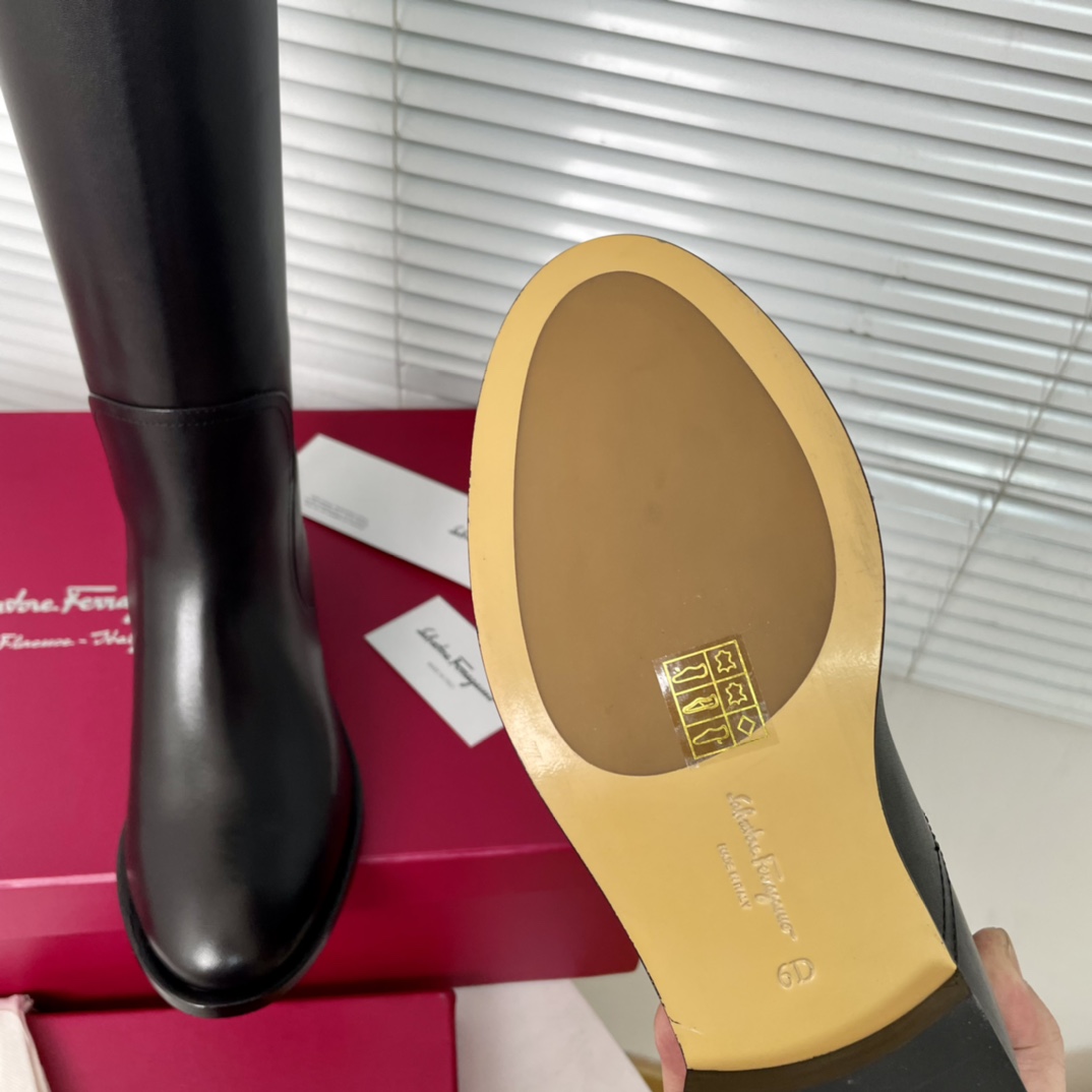 Salvatore Ferragamo Philague Gancini Boots: Design, Materials, and Features - 图片 9