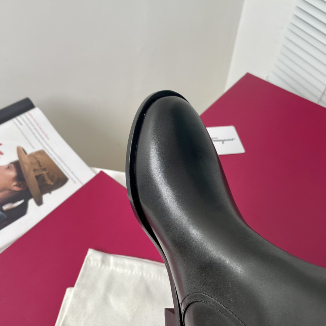 Salvatore Ferragamo Philague Gancini Boots: Design, Materials, and Features - 图片 8
