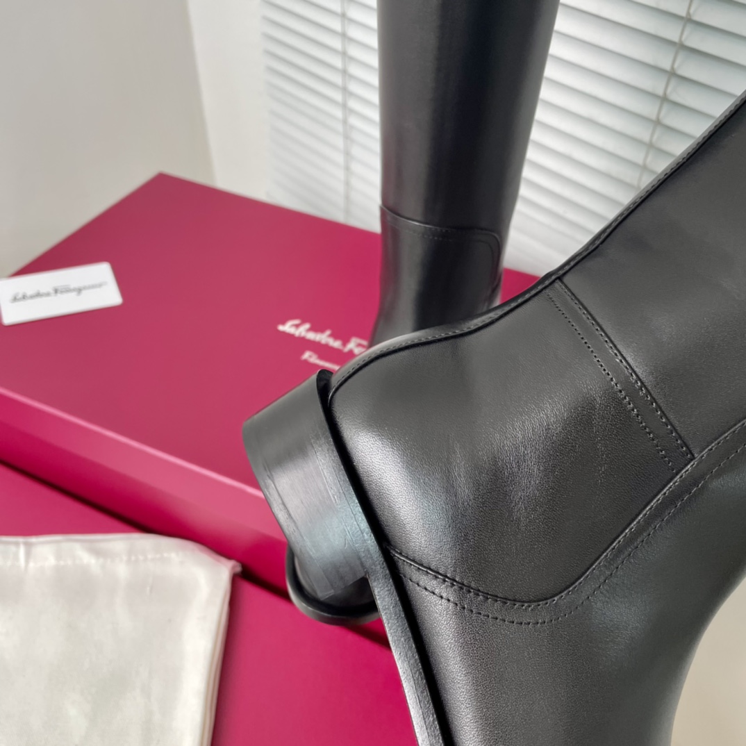 Salvatore Ferragamo Philague Gancini Boots: Design, Materials, and Features - 图片 6