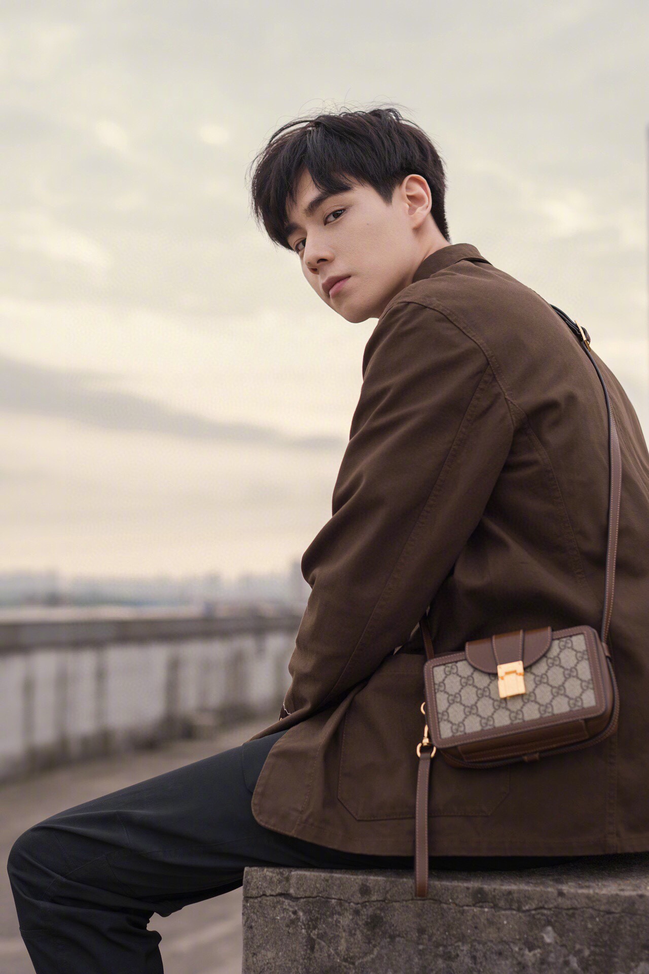 Hu day x GUCCI/ The roof is warm after noon. The boy is fresh. ♪ Lazy and old chorus ♪