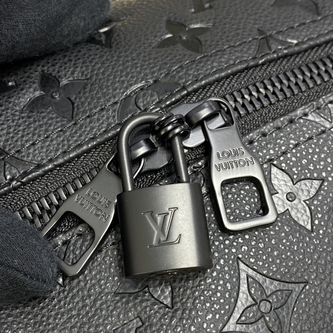 Louis Vuitton LV Keepall Travel Bags Monogram Canvas Cowhide M44470