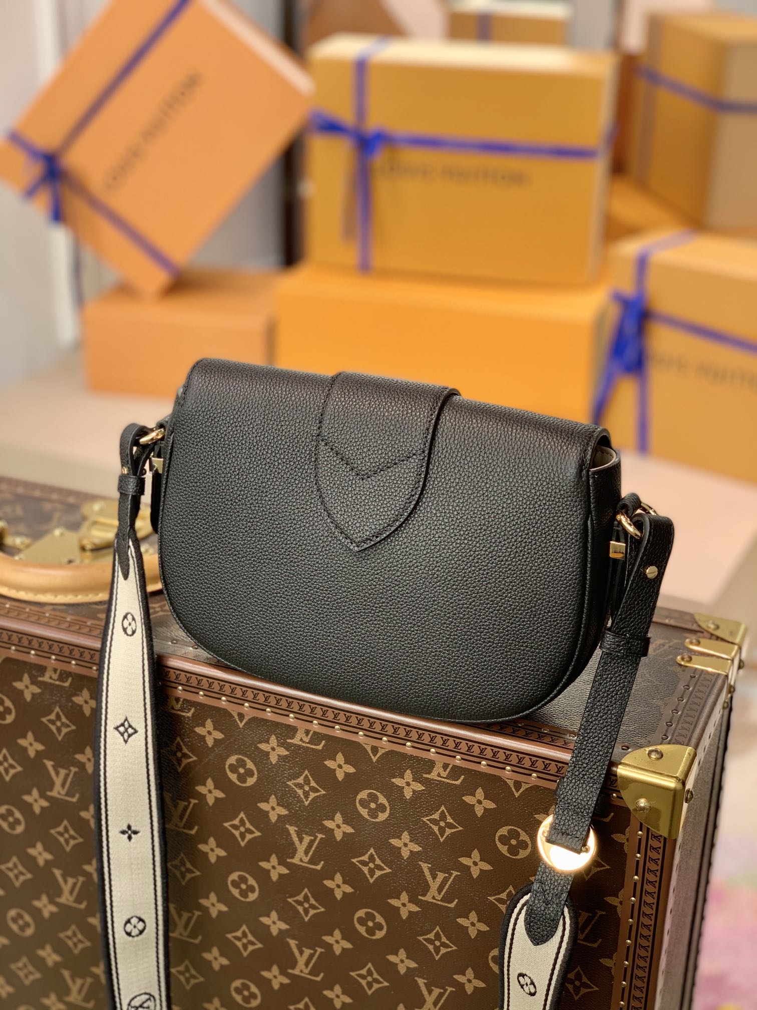 Louis Vuitton LV Pont 9 Soft 中号马鞍包 M58967黑色
