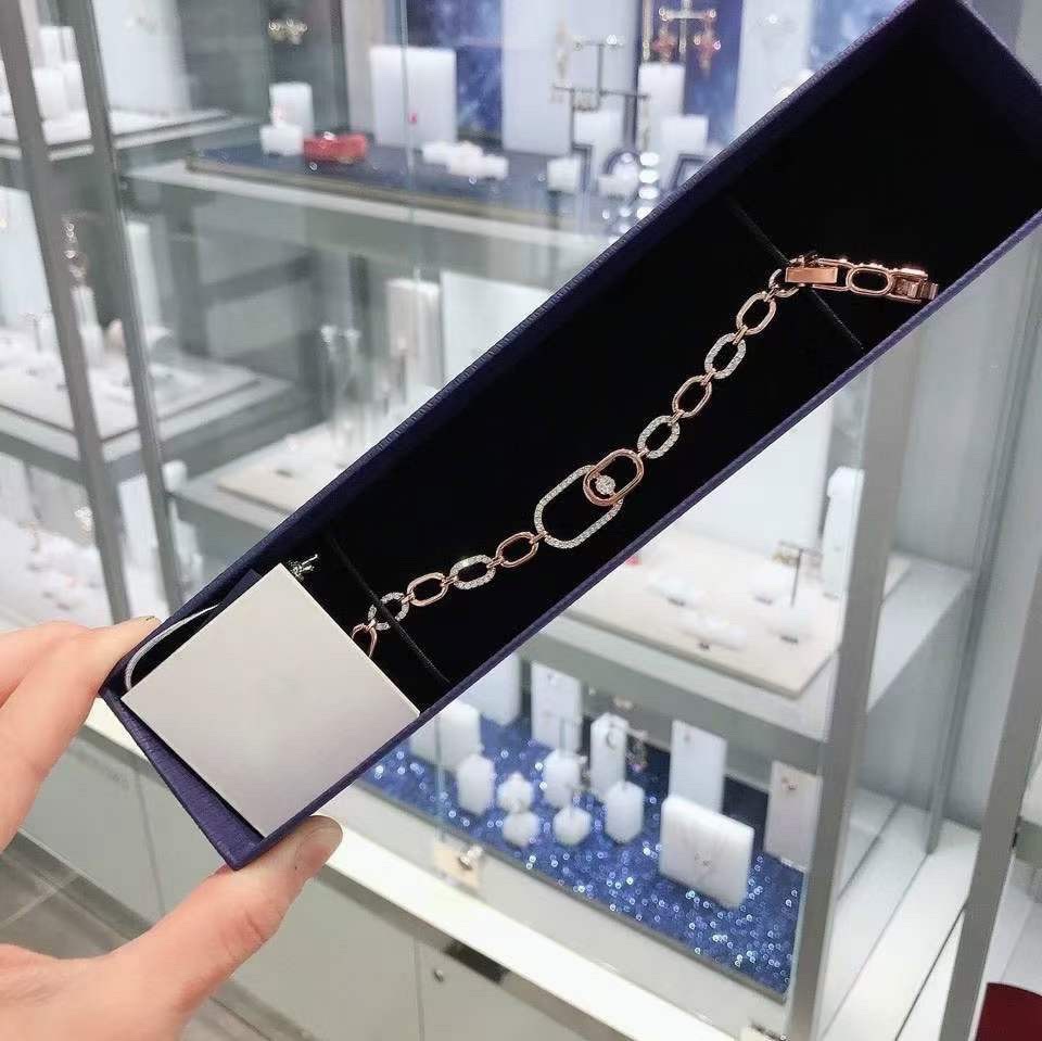  swarovski 玫瑰金 跳动的心环环相扣手链

典雅魅力与时尚设计：这款做工考究的施华洛世奇手链既