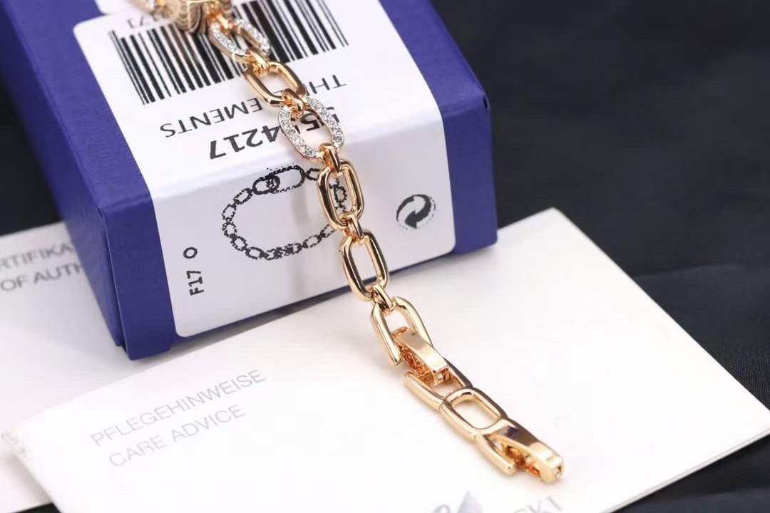  swarovski 玫瑰金 跳动的心环环相扣手链

典雅魅力与时尚设计：这款做工考究的施华洛世奇手链既