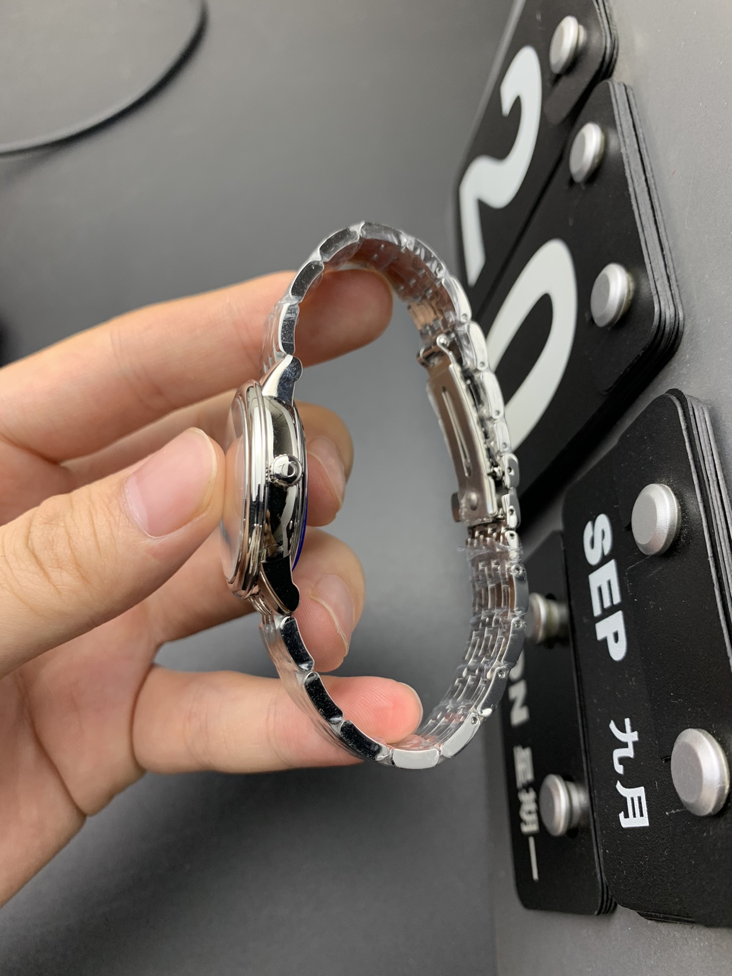 Omega MKS 女蝶飞