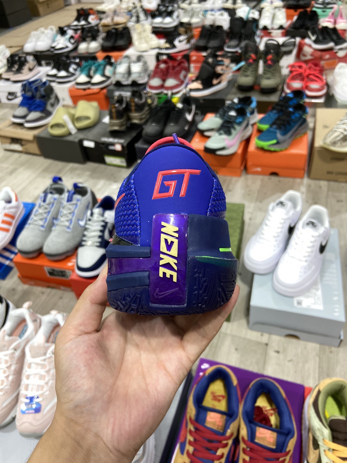 240 耐克Nike Air Zoom G.T.Cut男女篮球鞋 G.T. Cut专为力求在场上大展身手的篮球运动员打造助力CZ0175-400