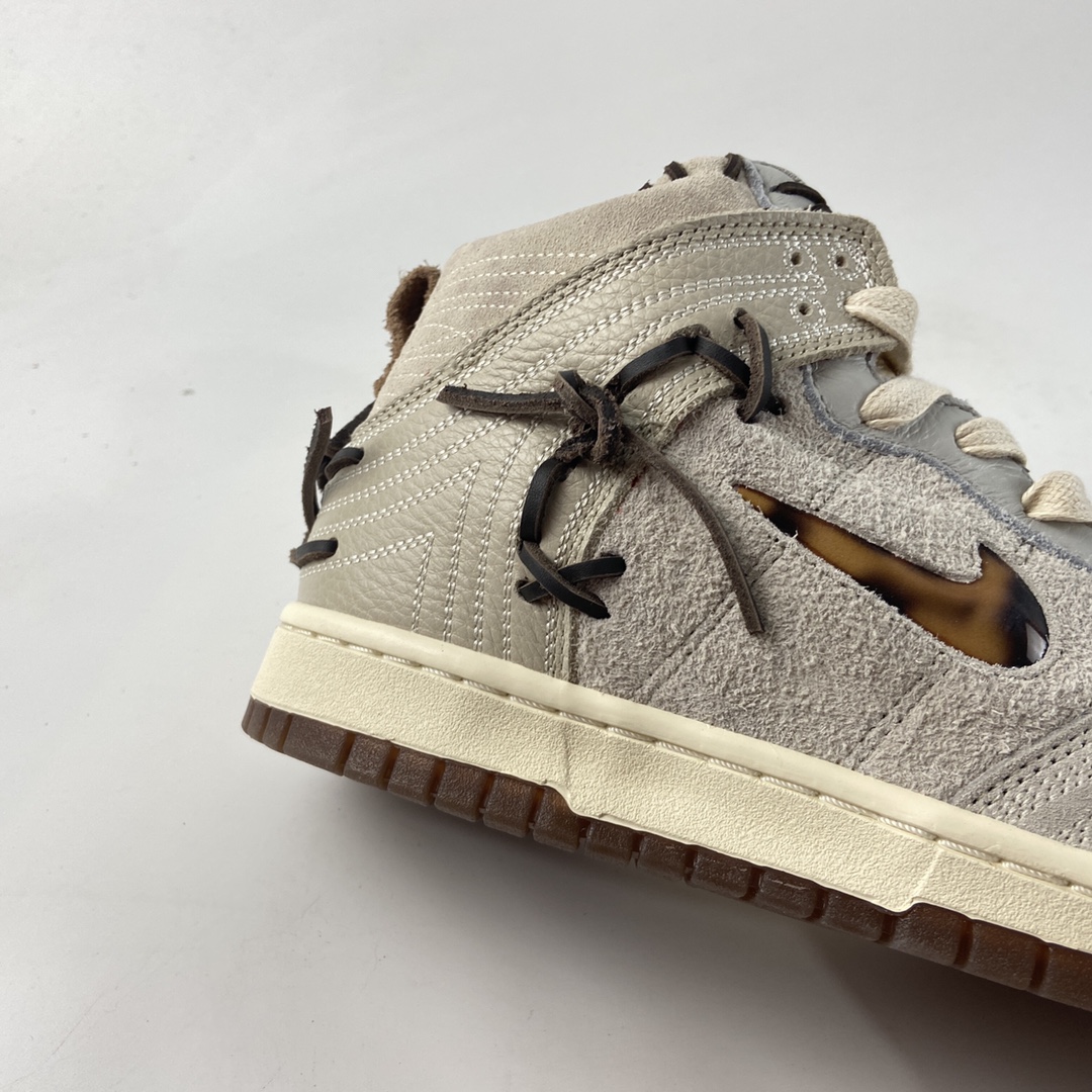 P480   Bodegar X NIKE SB Dunk High”Sail/Friends and Family”扣篮系列高帮休闲运动滑板板鞋“皮革米白棕缝合拼接” CZ8125-100