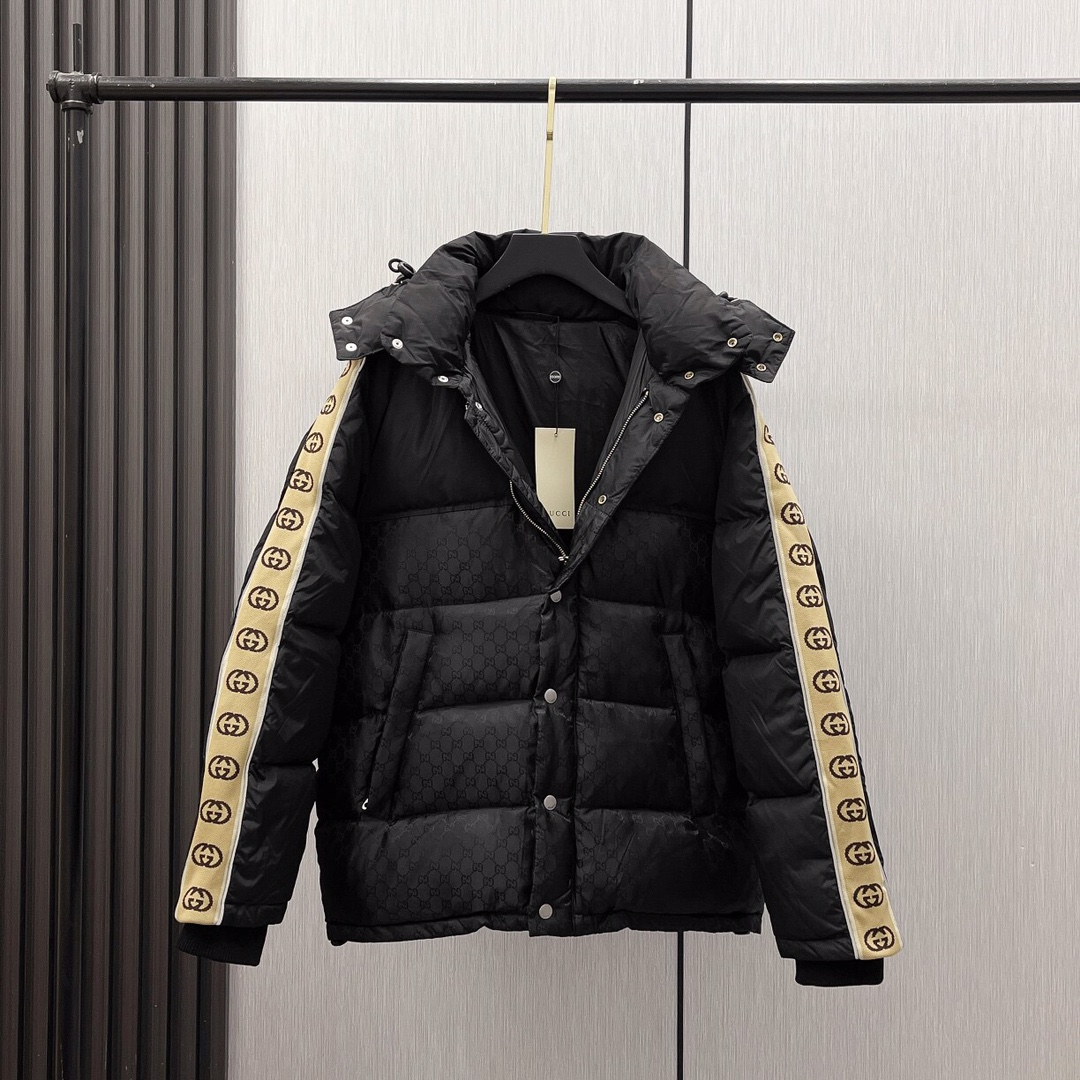 Gucci Reflective Stripe Down Jacket, unisex, black, nylon taffeta, removable hood, hidden zipper, 90% goose down. Sizes 42-50.-Big cat