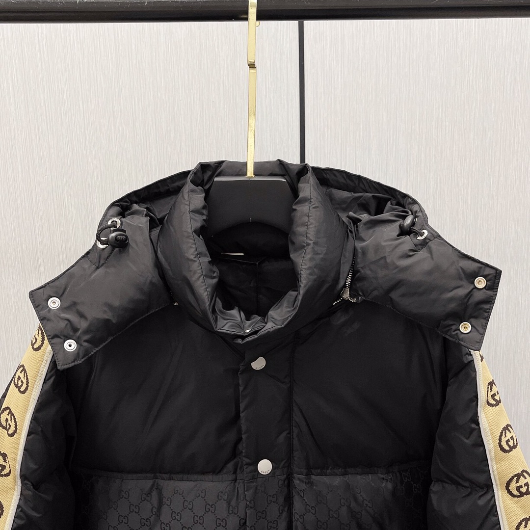 Gucci Reflective Stripe Down Jacket, unisex, black, nylon taffeta, removable hood, hidden zipper, 90% goose down. Sizes 42-50.-Big cat