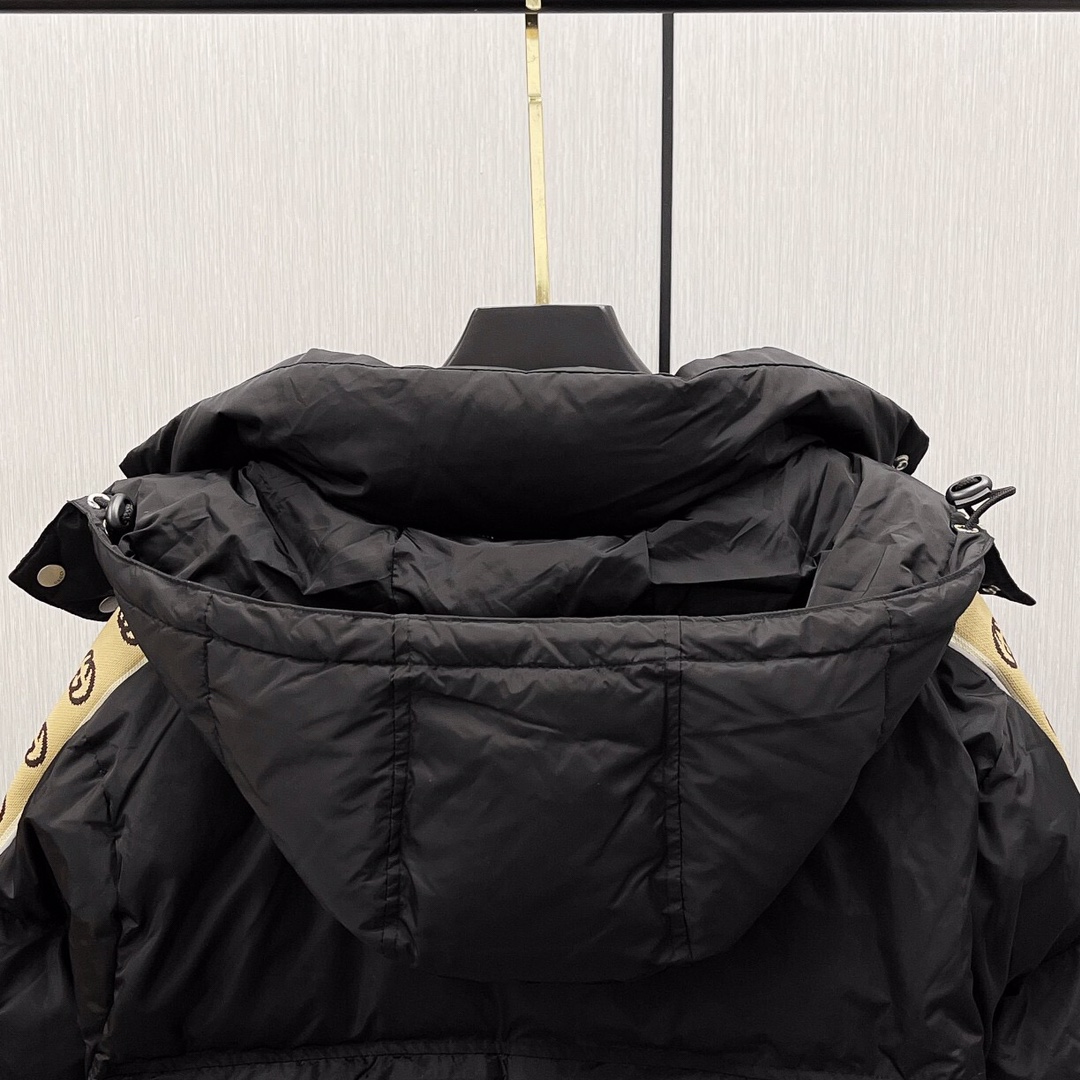 Gucci Reflective Stripe Down Jacket, unisex, black, nylon taffeta, removable hood, hidden zipper, 90% goose down. Sizes 42-50.-Big cat