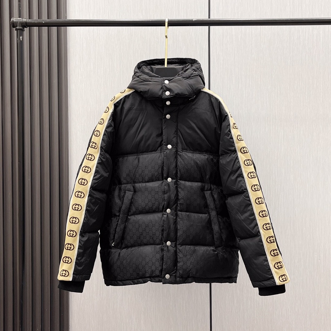 Gucci Reflective Stripe Down Jacket, unisex, black, nylon taffeta, removable hood, hidden zipper, 90% goose down. Sizes 42-50.-Big cat