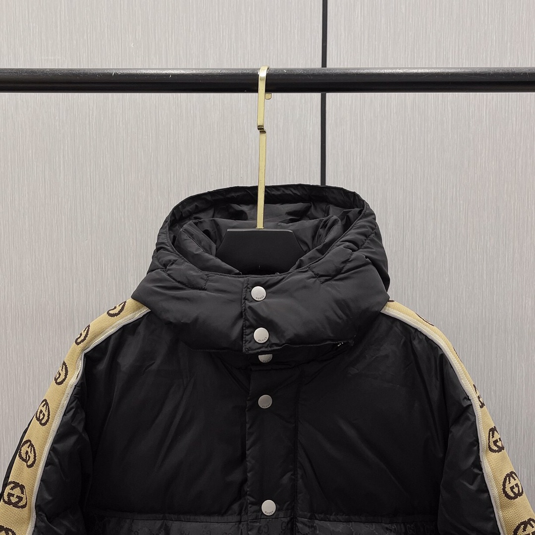 Gucci Reflective Stripe Down Jacket, unisex, black, nylon taffeta, removable hood, hidden zipper, 90% goose down. Sizes 42-50.-Big cat