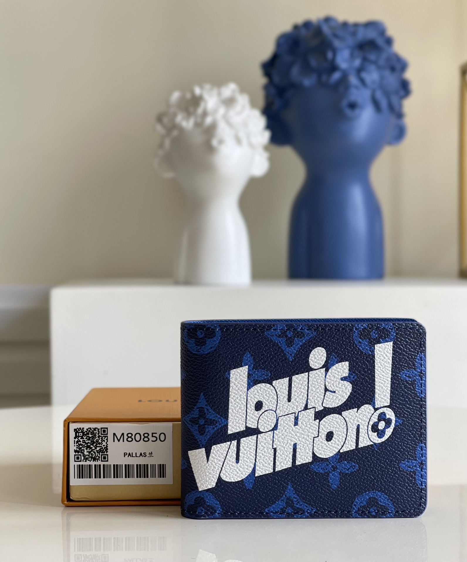 NO:397704,[Exclusive real photo M80850 blue] This Multiple wallet comes from -22 Autumn and Winter Everyday LV capsule series, using retro Monogram canvas to set off the new louis vuitton! The eye-catching style of the logo, pointing out the inspiration of the shopping bag logo. The compact configuration has a card position, which can be easily placed in most pockets. Detailed features 11.5 x 9 x 1.5 cm U., LV [original leather], louis vuitton, louis vuitton19860909【独家实拍M80850蓝】本款 Multiple 钱夹出自 -22 秋冬 Everyday LV 胶囊系列,采用复古 Monogram 帆布烘托全新 louis vuitton! 标识的瞩目格调,点明购物袋标识的灵感启发.紧凑构型内设卡位,亦可轻松置于多数口袋. 详细特征11.5 x 9 x 1.5 厘米 U.,LV【原厂皮】,louis vuitton,louis vuitton,Bag