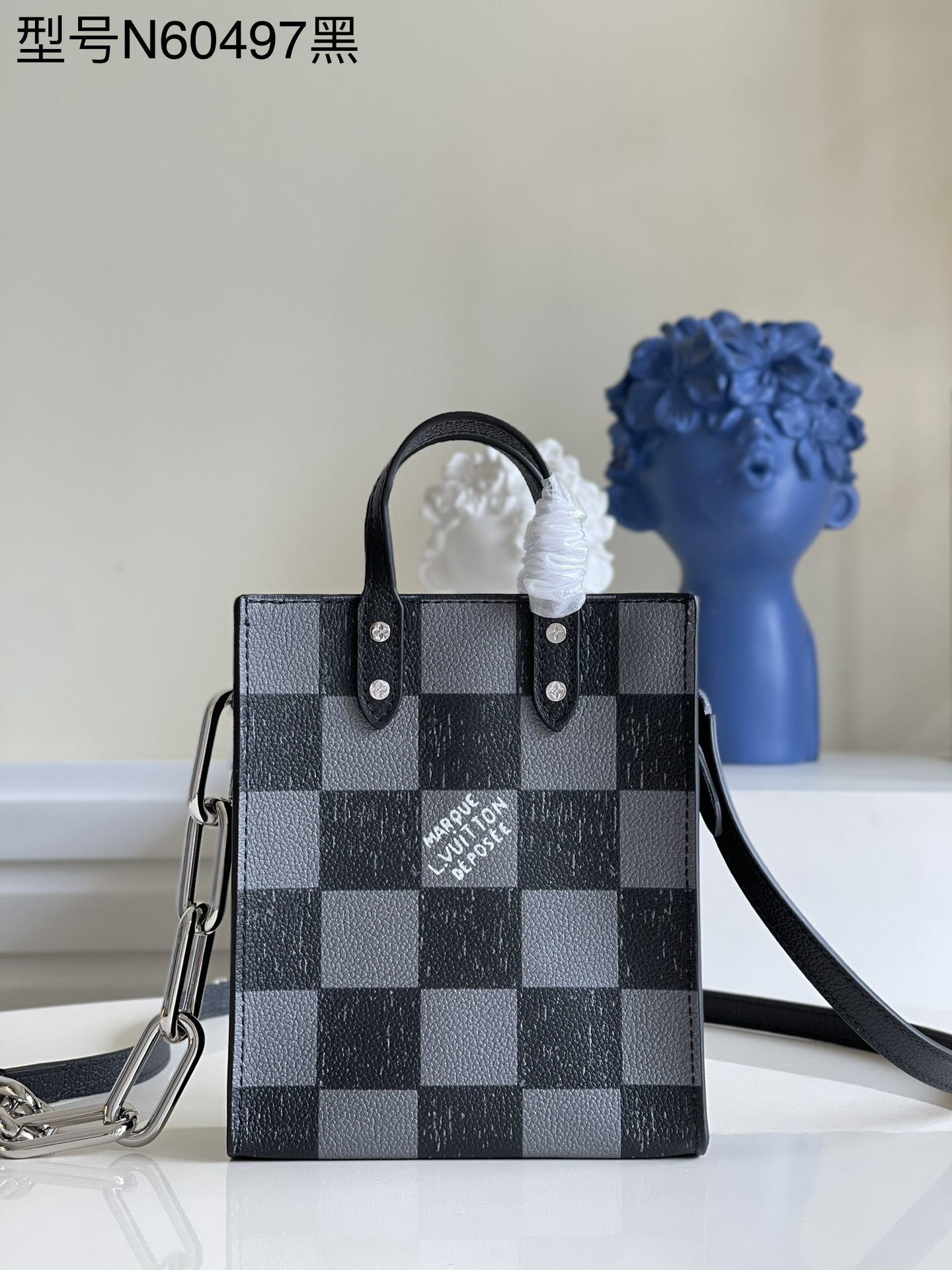 NO:397891,【Exclusive real shot of N60497 black】M69442 Virgil Abloh looks back at the Louis Vuitton collection Sac Plat handbag, which is made up of this Sac Plat XS handbag with soft lines and small sizes, and then lays the hand-painted Damier checkerboard plaid for cowhide, paired with top handle and removable and adjustable shoulder strap. Detailed features 16 x 19.5 x 5.5 cm T.,LV [original leather],louis vuitton,louis vuitton,cowhide19860909【独家实拍N60497黑】M69442 Virgil Abloh 回望路易威登典藏 Sac Plat 手袋,以柔和线条和小巧尺寸巧构此款 Sac Plat XS 手袋,再为牛皮铺陈手绘效果 Damier 棋盘格纹,搭配顶部手柄和可拆卸并调节的肩带.详细特征16 x 19.5 x 5.5 厘米 T.,LV【原厂皮】,louis vuitton,louis vuitton,cowhide,Bag