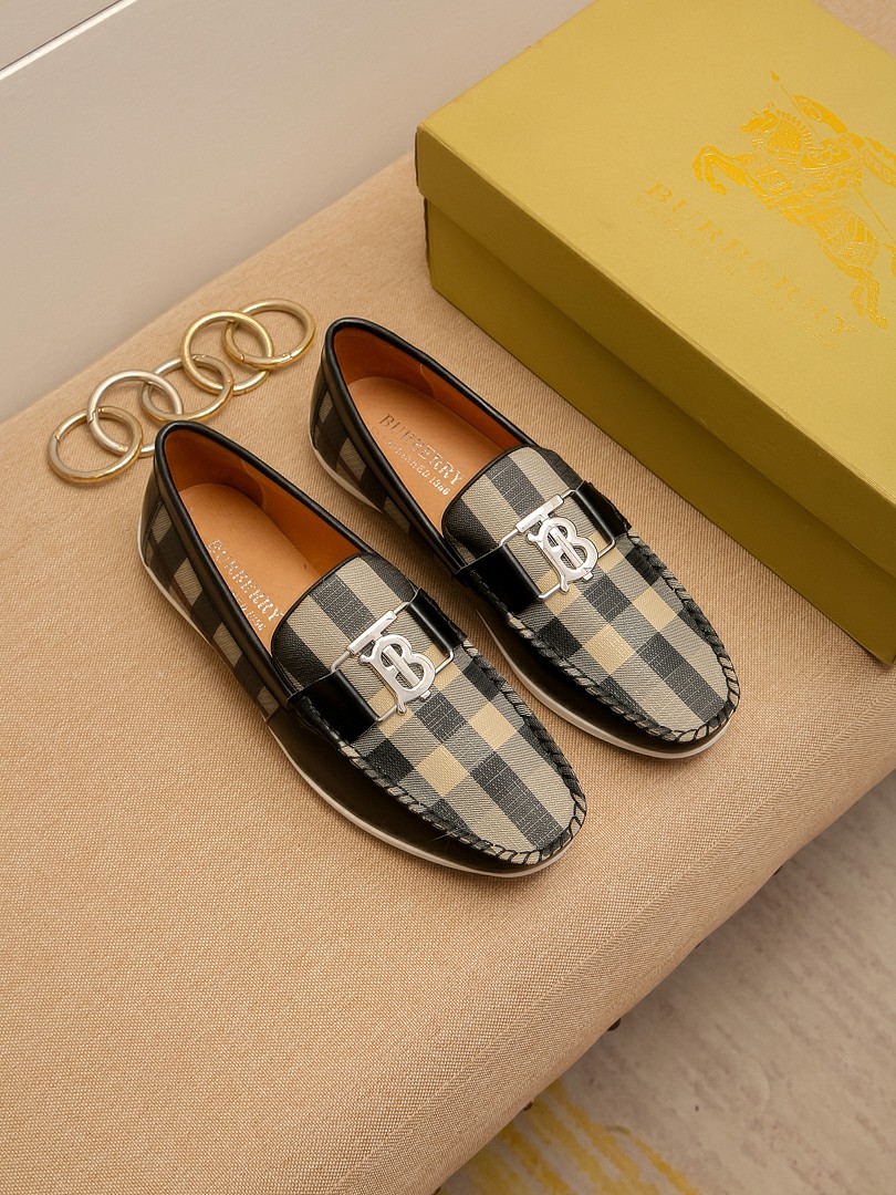 I0 羊里骑士巴宝莉 Burberry 豆豆鞋2021豆豆鞋， 全新米兰时装时尚的设计，完美做工，鞋面骑士原版复刻 霸气骑士LOGO 材质：头层牛皮搭配专柜材料，羊皮内里 适合户外青年跑步户外司机驾车鞋 套脚方便 懒人乐福首选原版橡胶耐磨大底，男鞋