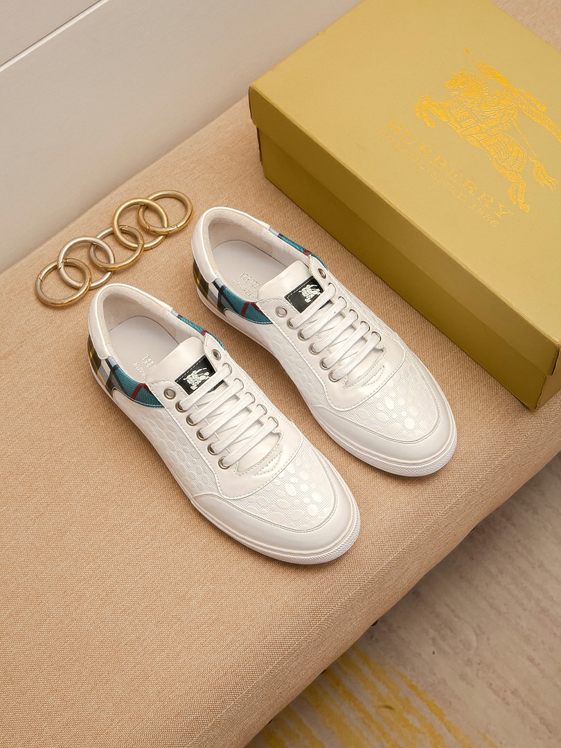 I0  Burberry 巴宝莉  男士休闲鞋经典条纹布搭配进口头层丝绸小牛皮配专柜材料 全真绵羊皮内里非常舒适，原版大底，2色选、细节决定品质，欢迎对比，