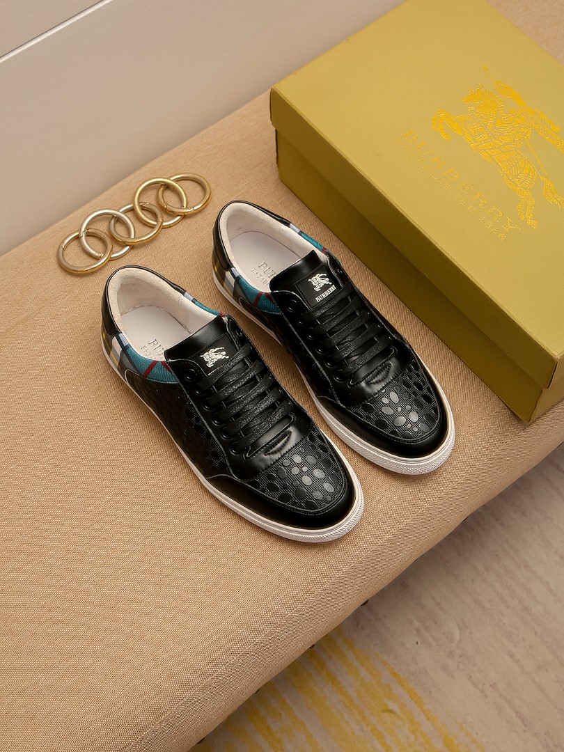 I0  Burberry 巴宝莉  男士休闲鞋经典条纹布搭配进口头层丝绸小牛皮配专柜材料 全真绵羊皮内里非常舒适，原版大底，2色选、细节决定品质，欢迎对比，