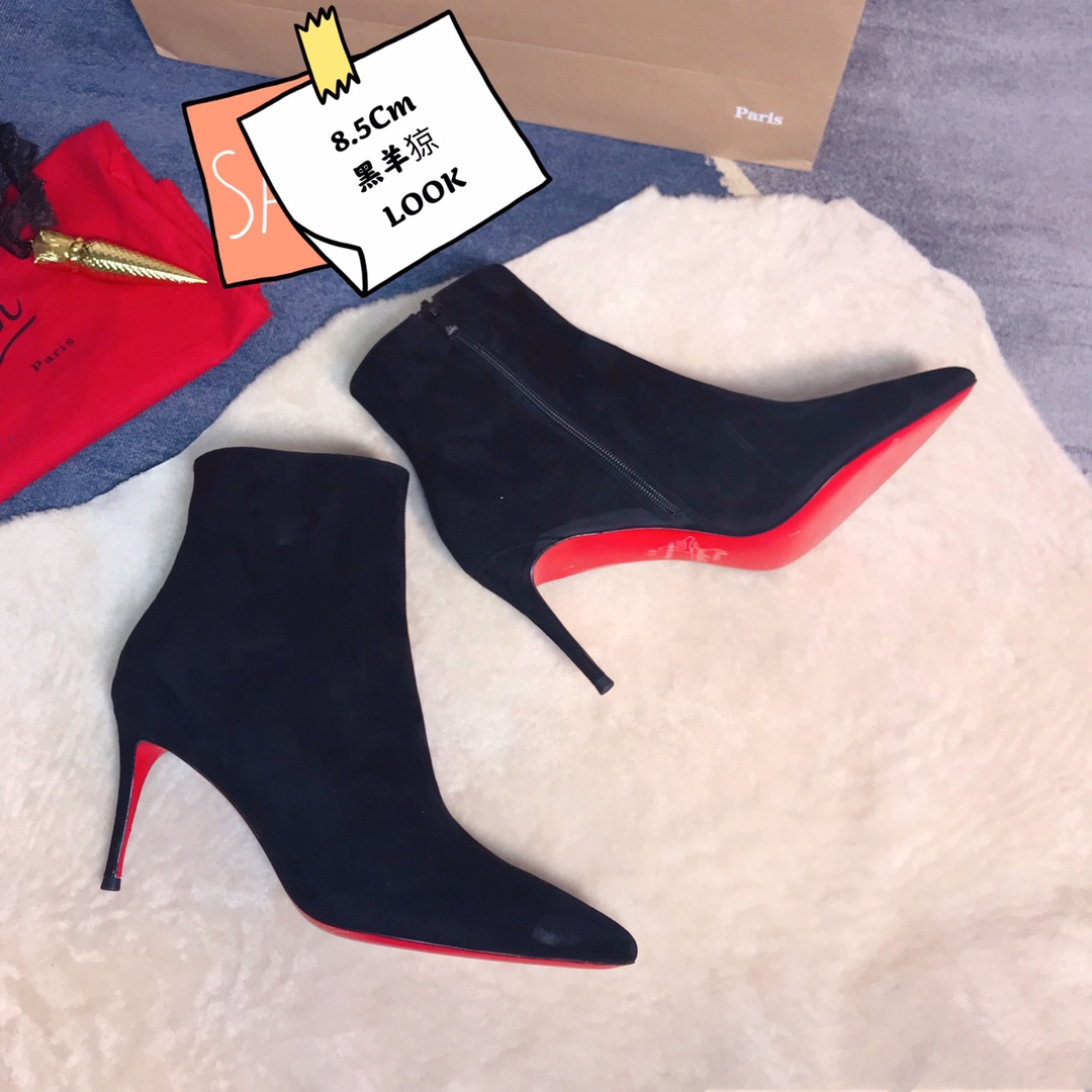 NO:337088,High-end customized autumn and winter boot series!  H8.5Cm, size 35-42. Leather big sole. Private mold trademark zipper. Ⅹ39-001 Black tiger leather, official website synchronization Standard European code Reference:X39-001 Color:black Material:veau velourd Lining:goat leather Heel height:8.5Cm Sole:leather sole Size:EUR 35-42 (US 4-11):,,christian louboutin,boots,Leather soles19860909高端订制 秋冬靴系列！ H8.5Cm,尺码35-42码.真皮大底.私模商标拉链 .Ⅹ39-001黑虎皮,官网同步 标准欧码 Reference:X39-001 Color:black Material:veau velourd Lining:goat leather Heel heigh:8.5Cm Sole:leather sole Size:EUR 35－42（US 4一11) :,,christian louboutin,boots,Leather soles,Women's Shoes