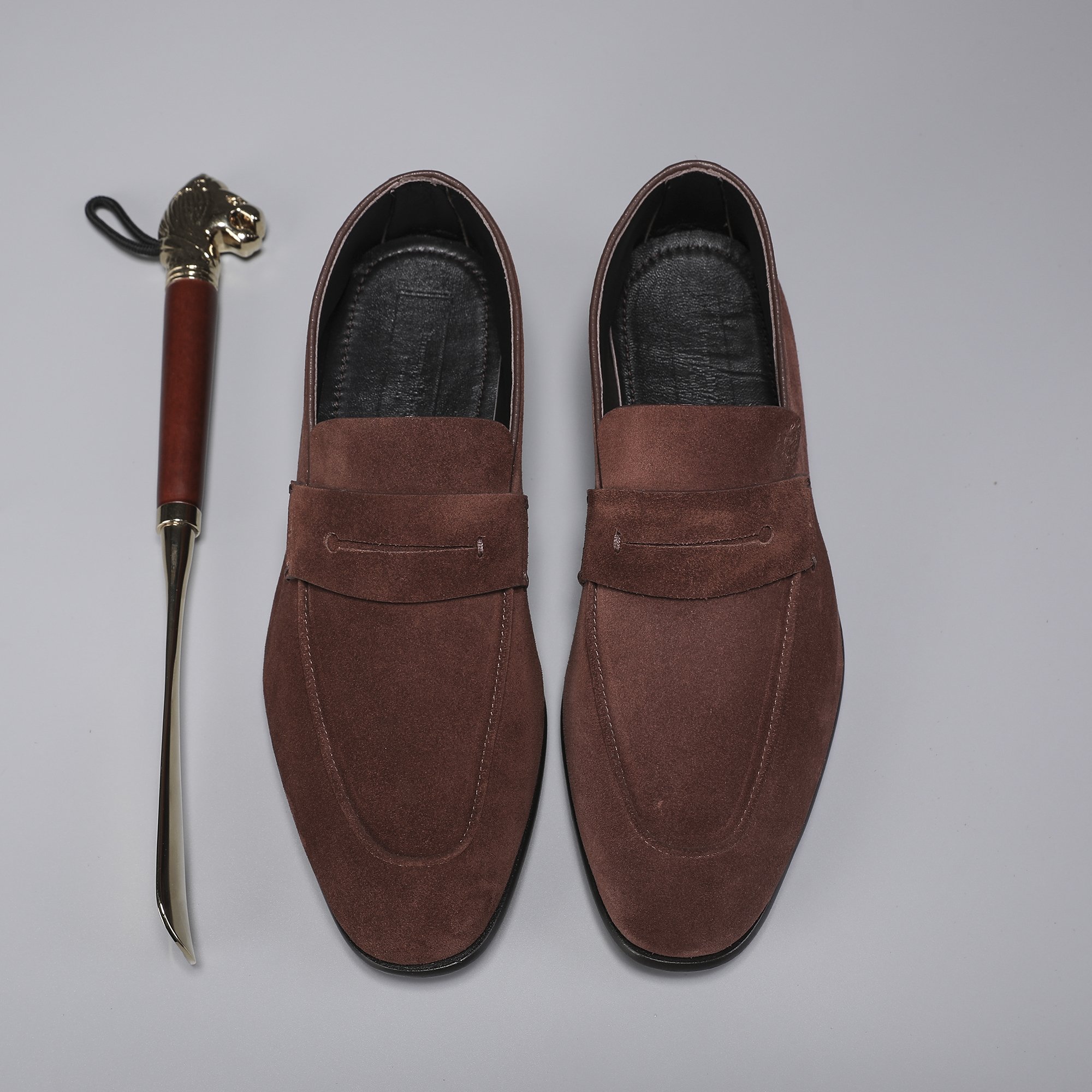 .New Zeg-L'Asola Loafer FlatsLos detalles de ojales a medida de L'Asola se inspiran en los trajes de
