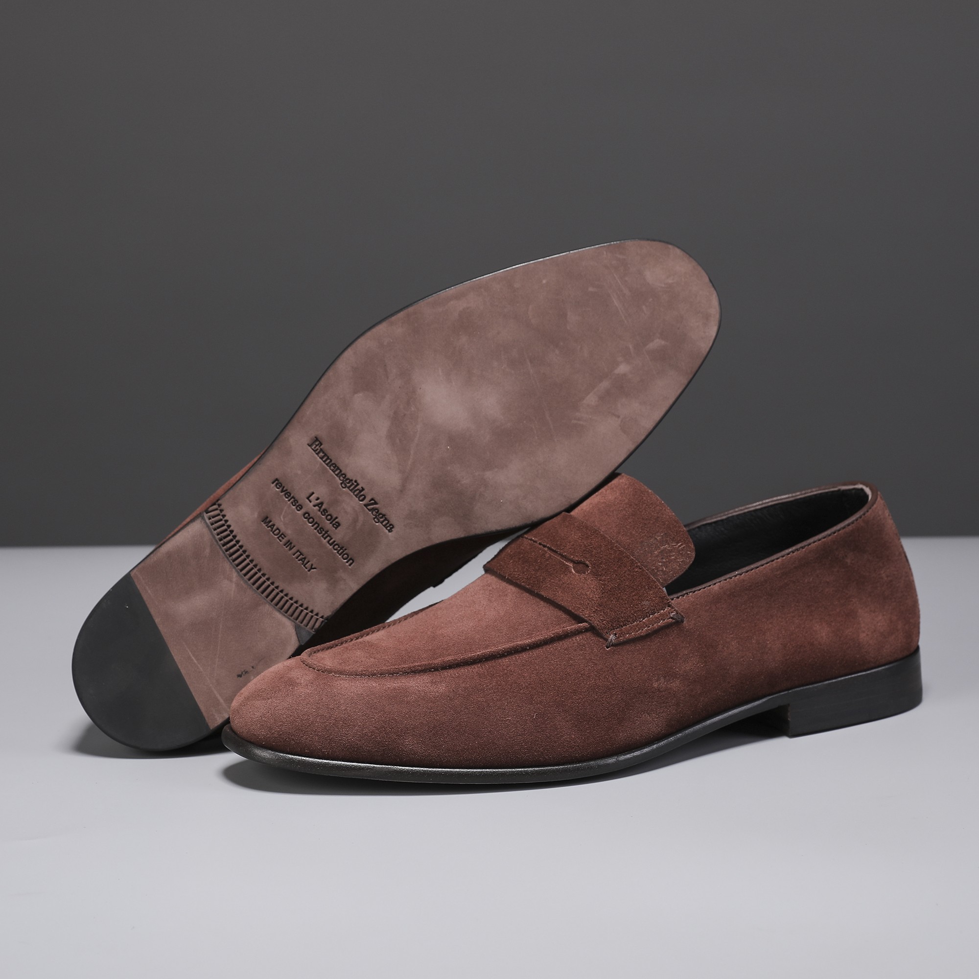 .New Zeg-L'Asola Loafer FlatsLos detalles de ojales a medida de L'Asola se inspiran en los trajes de