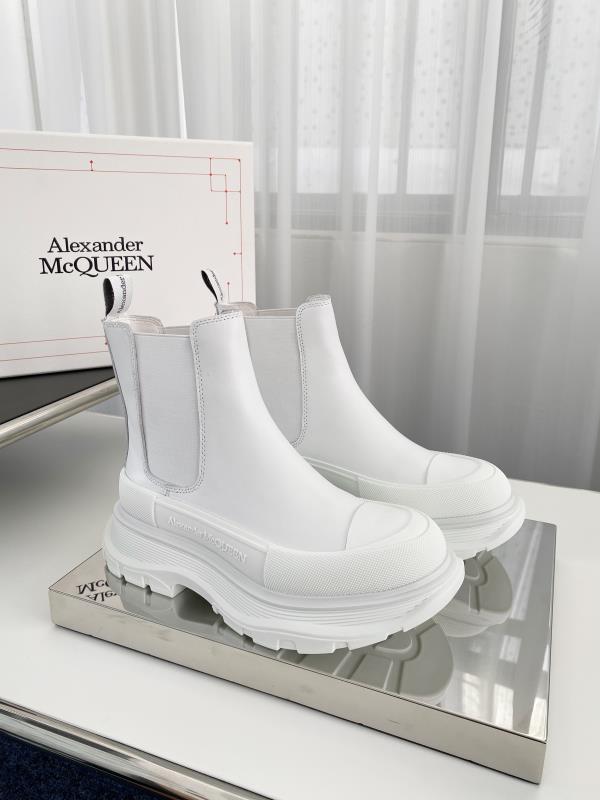 Am Mc Queen Alexander McQueen new couple shoes! ‼ ️‼ ️Young ladies who are fashion representatives m