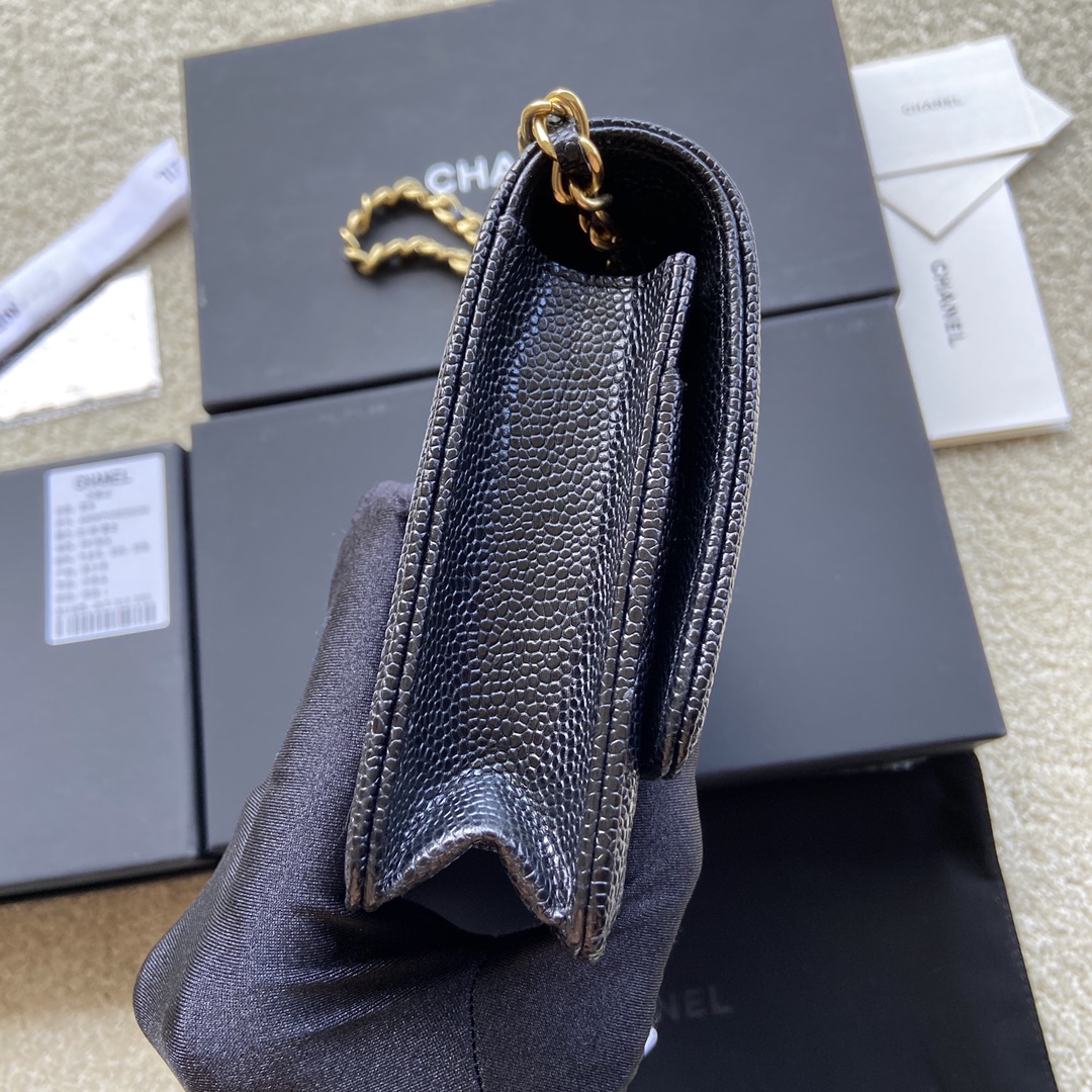 小香进口意大利皮货号:A80287半盖尺寸:w19.5h13d3.5cm颜色:黑色细球纹金色五金