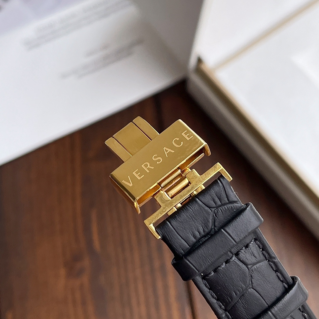 Часы Versace