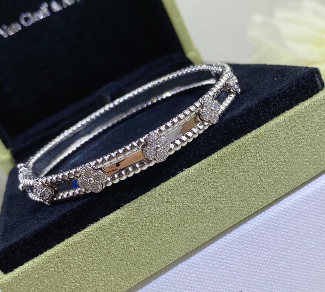 Van Cleef Arpels Perlee sweet clovers bracelet Rose gold with diamond accents 17cm