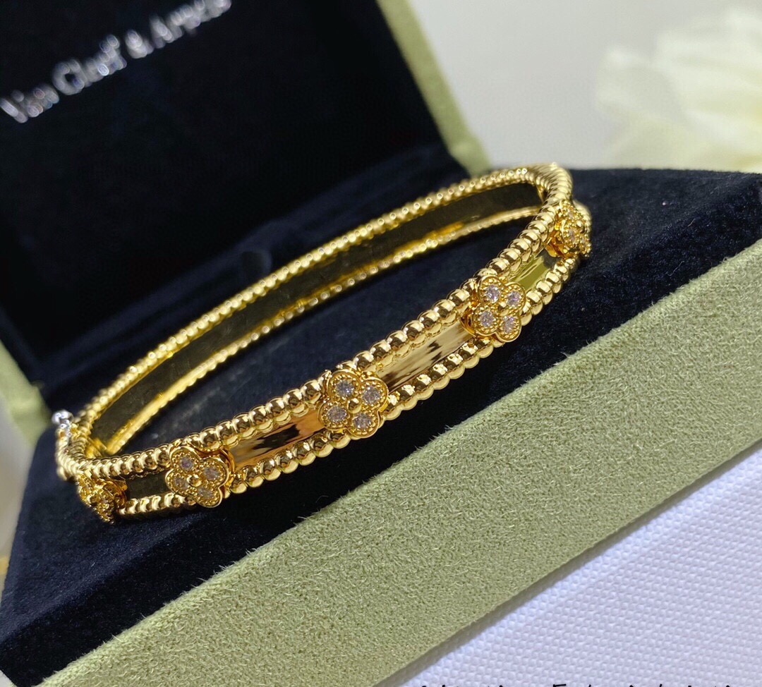 Van Cleef Arpels Perlee sweet clovers bracelet Rose gold with diamond accents 17cm