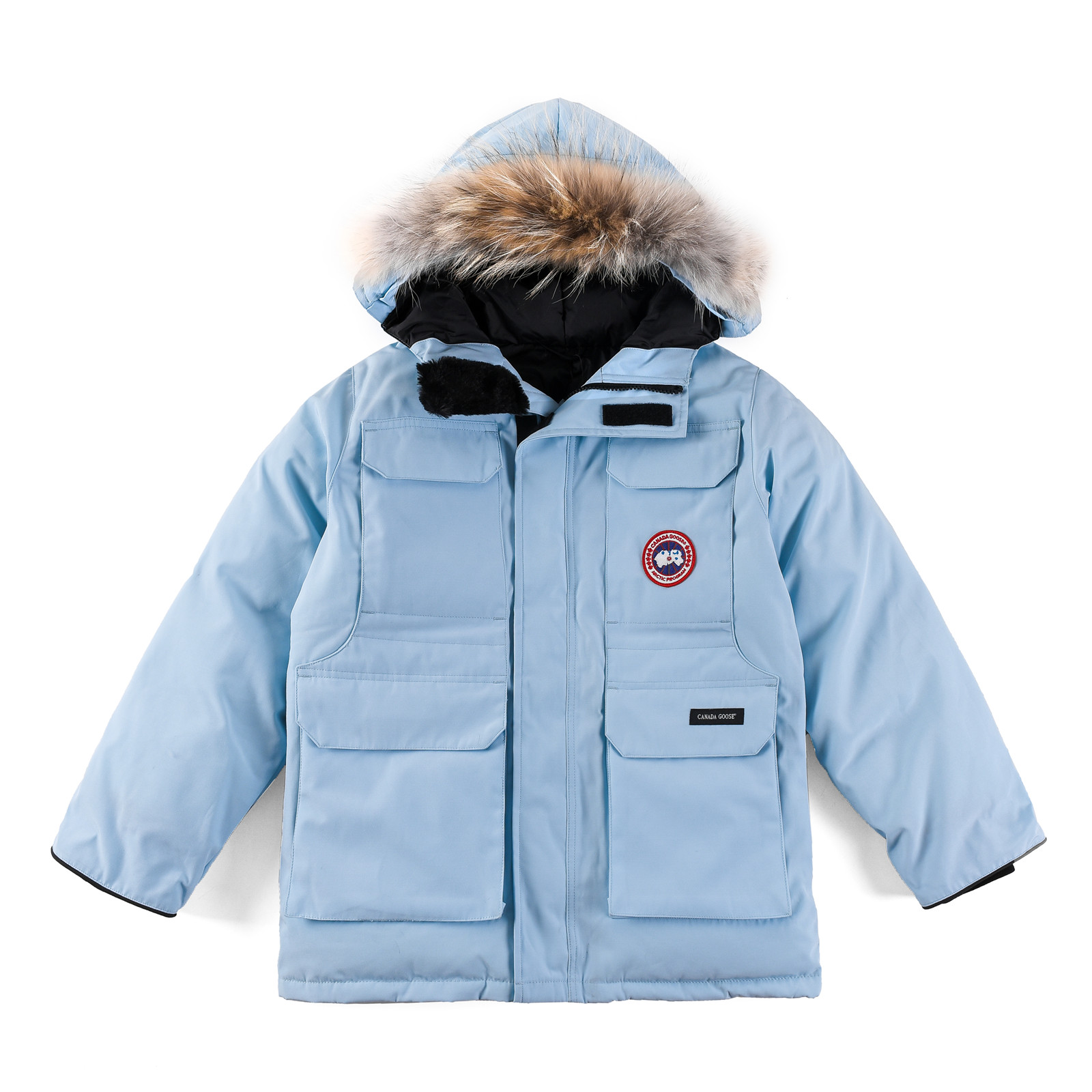 💰💰特价福利 Canada goose/加拿大鹅 4565Y 青少年版 Expedition远征款C08童装派克大衣羽绒服，正品原衣开版，辅料全部原厂定制 💯面料防风防水 保宝宝一个冬天温暖 💯羽绒同步正品白鸭绒 蓬松不成团 电控充绒机充绒 💯拉链定制正品YKK军用级拉链头 高硬度不卡顿 💯毛领采购加拿大西部郊狼皮原版定制 💯做工走线全部由十年以上工龄工人把控 必须横平竖直 拒绝歪歪扭扭 内里走线密度更加考究 随意对比 💯大鹅标 领标 水洗标 吊牌 拉链绳 口袋标 后背标 领口绒 粘扣 袖口所有细节同步正品更新 最好版本 尺码：110-160码-选品中心