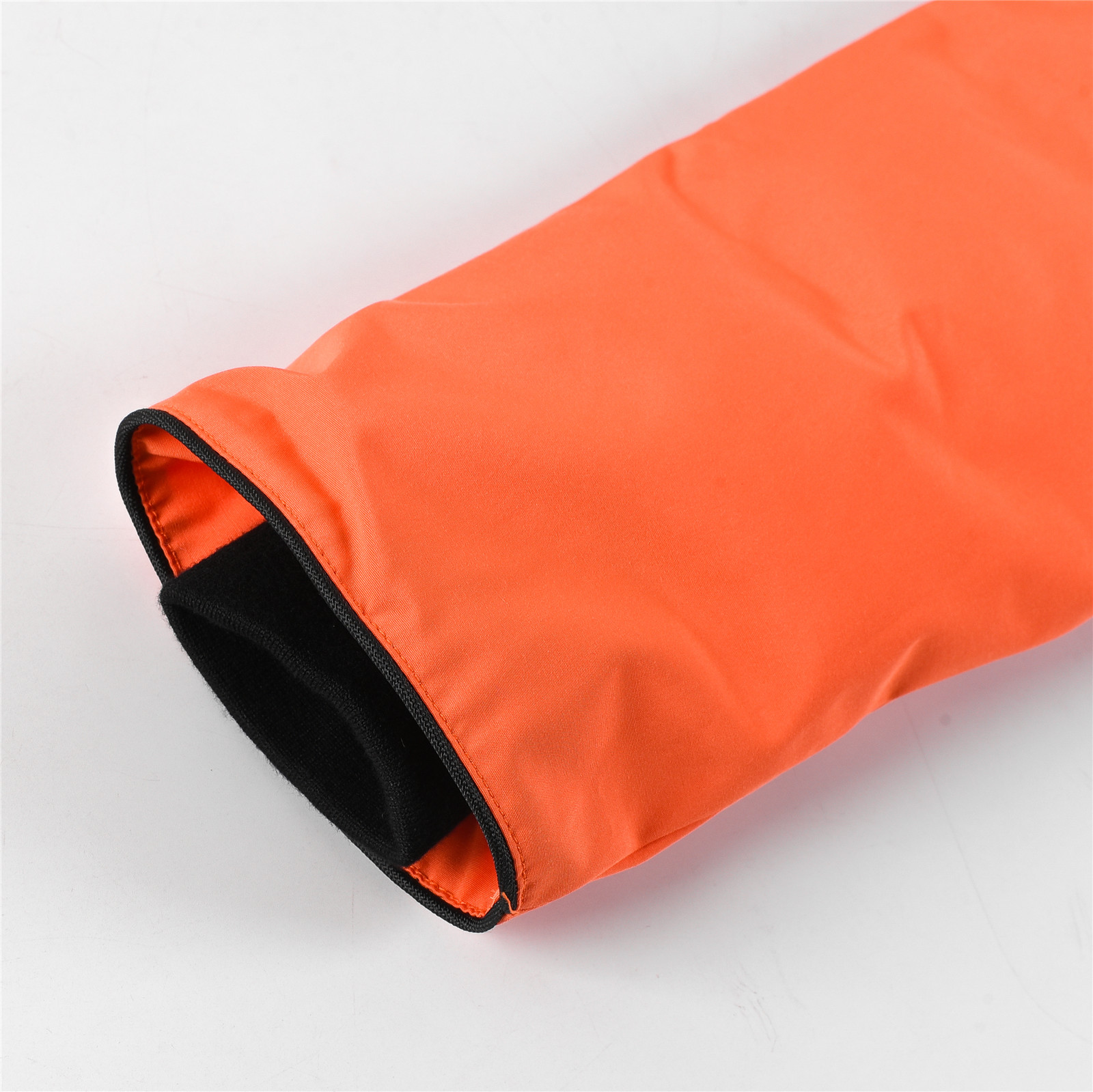 图片[6]-💰💰特价福利 Canada goose/加拿大鹅 4565Y 青少年版 Expedition远征款C08童装派克大衣羽绒服，正品原衣开版，辅料全部原厂定制 💯面料防风防水 保宝宝一个冬天温暖 💯羽绒同步正品白鸭绒 蓬松不成团 电控充绒机充绒 💯拉链定制正品YKK军用级拉链头 高硬度不卡顿 💯毛领采购加拿大西部郊狼皮原版定制 💯做工走线全部由十年以上工龄工人把控 必须横平竖直 拒绝歪歪扭扭 内里走线密度更加考究 随意对比 💯大鹅标 领标 水洗标 吊牌 拉链绳 口袋标 后背标 领口绒 粘扣 袖口所有细节同步正品更新 最好版本 尺码：110-160码-选品中心