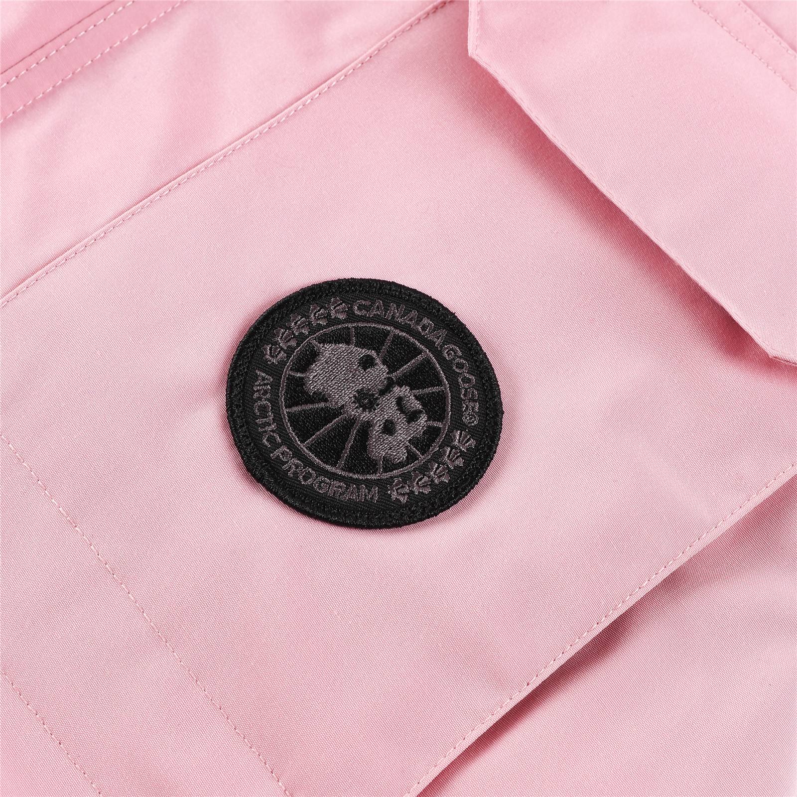 图片[4]-其他工厂，福利 Canada goose/加拿大鹅 4565Y 青少年版 Expedition远征款C08童装派克大衣羽绒服，正品原衣开版，辅料全部原厂定制 💯面料防风防水 保宝宝一个冬天温暖 💯羽绒同步正品白鸭绒 蓬松不成团 电控充绒机充绒 💯拉链定制正品YKK军用级拉链头 高硬度不卡顿 💯毛领采购加拿大西部郊狼皮原版定制 💯做工走线全部由十年以上工龄工人把控 必须横平竖直 拒绝歪歪扭扭 内里走线密度更加考究 随意对比 💯大鹅标 领标 水洗标 吊牌 拉链绳 口袋标 后背标 领口绒 粘扣 袖口所有细节同步正品更新 最好版本 尺码：110-160码-选品中心