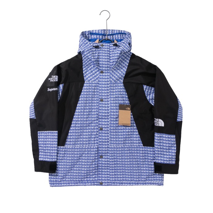 Supreme 21SS TNF Studded Mountain  Jacket 联名铆钉冲锋衣夹克外套 朋克系列
订制定染冲锋衣覆膜防水面料，工艺极其复杂，每个口袋都非常耗时耗力。
定做全新2021北面supreme联名系列辅料，进口百灵达刺绣，所有拉链和环扣全部开模打造。
尺码:S-XL